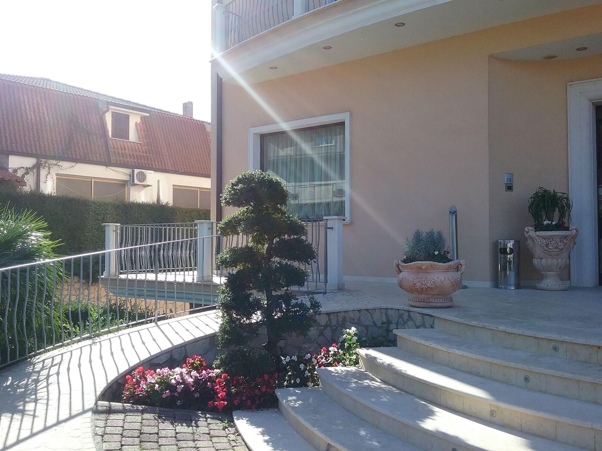 Vista Exterior Hotel Gullo