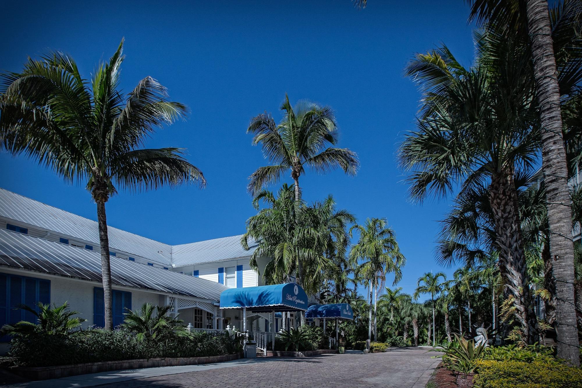 Vista Exterior Olde Marco Island Inn and Suites