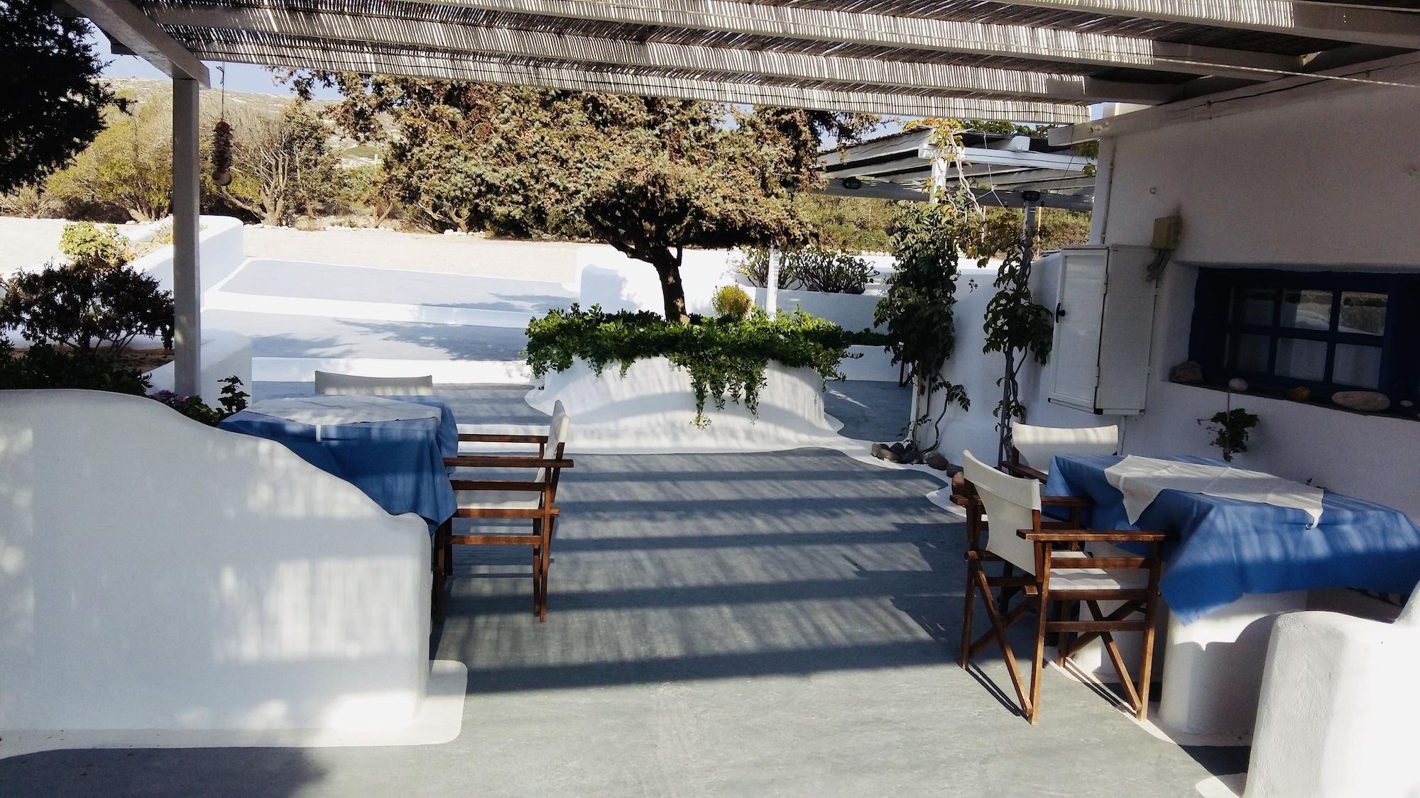 Restaurant Sarakiniko View Studios