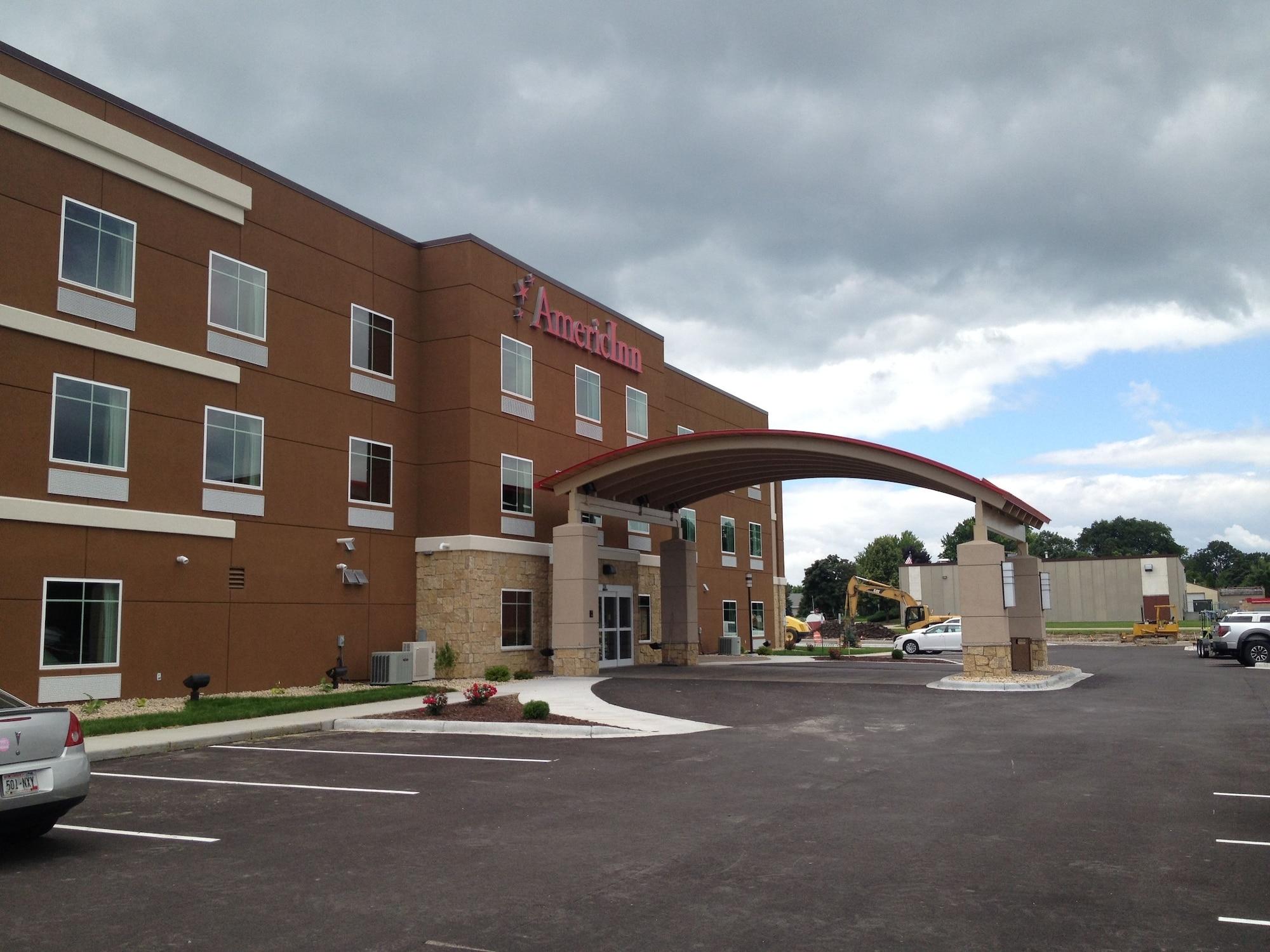 Vista Exterior AmericInn by Wyndham Waupun