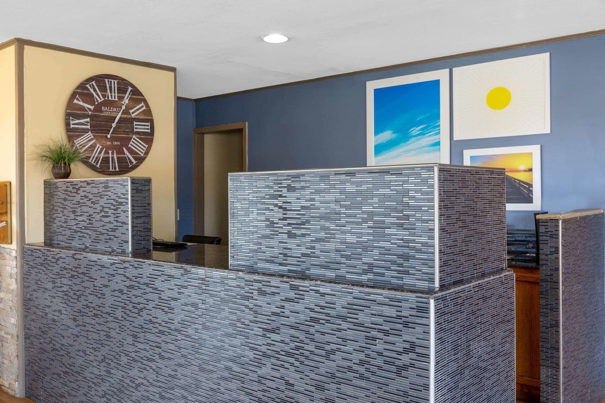 Vista Lobby Days Inn by Wyndham Chillicothe