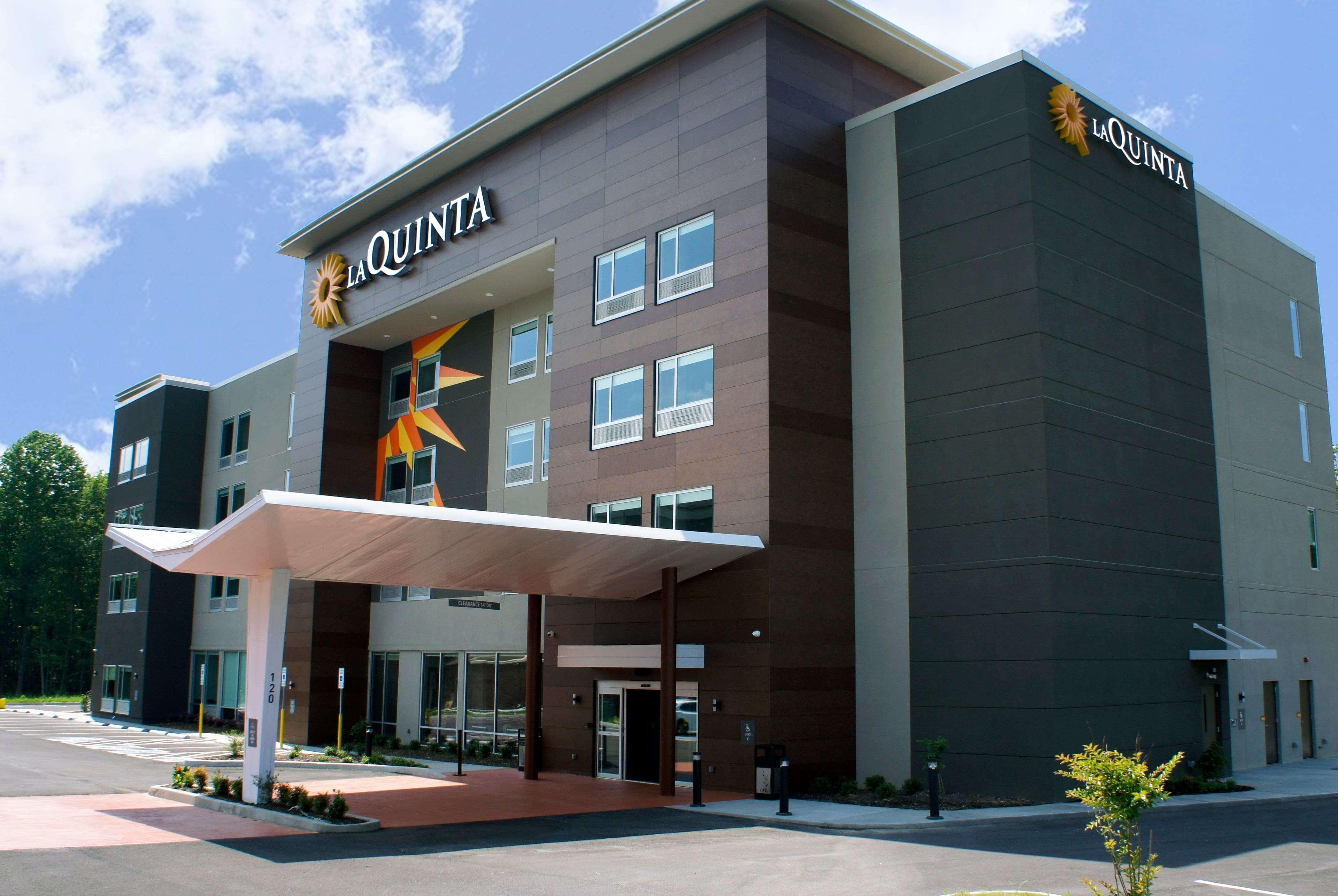 Vista Exterior La Quinta Inn & Suites Manchester