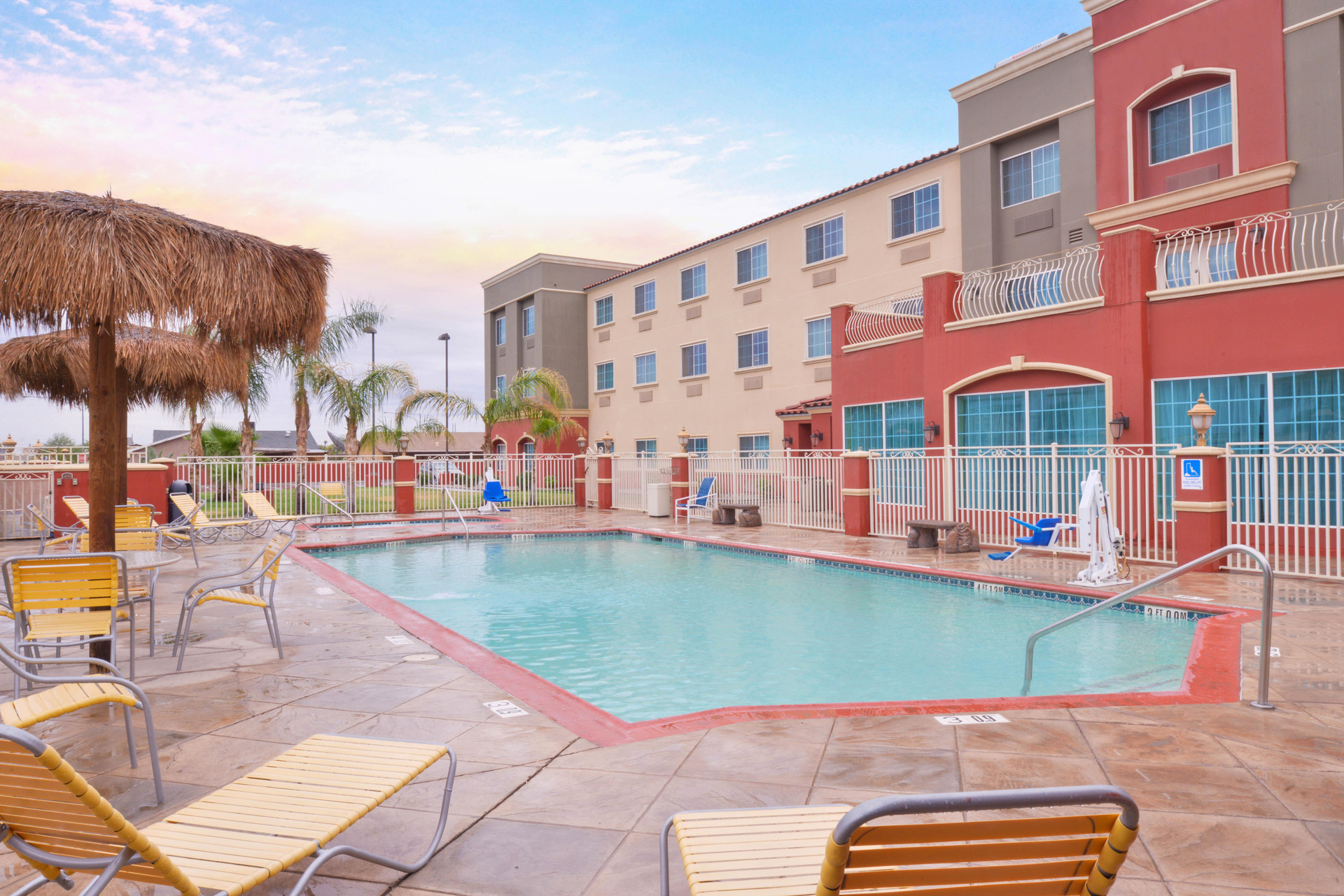 Vista Piscina Holiday Inn Express Hotel & Suites El Centro by IHG