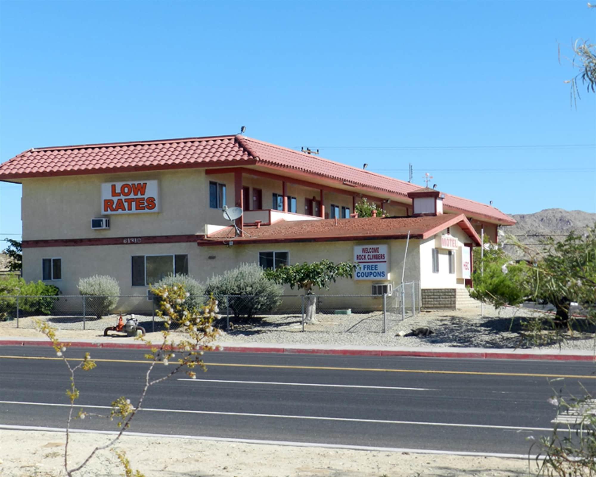 Vista Exterior High Desert Motel Joshua Tree National Park