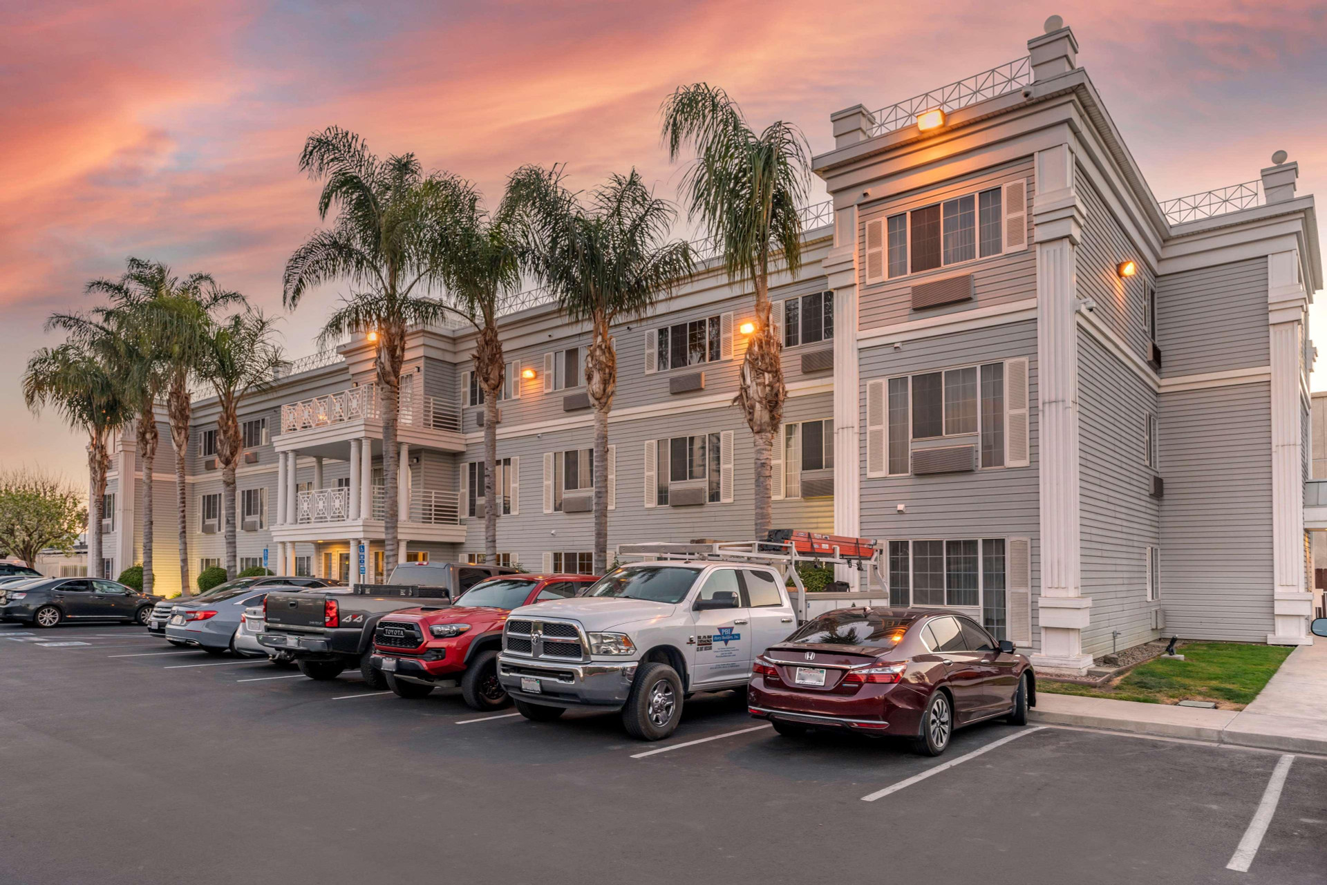 Vista Exterior Best Western Luxury Inn