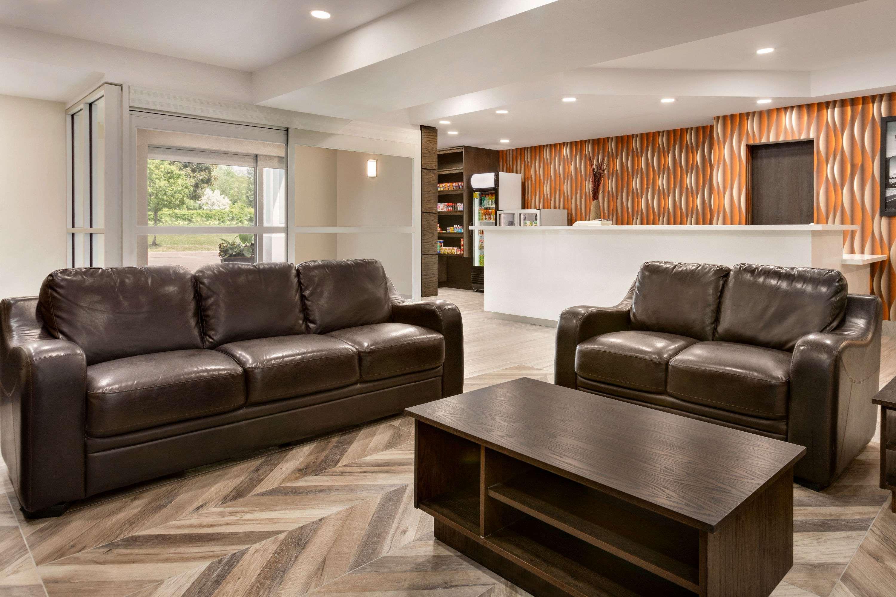 Vista Lobby Super 8 by Wyndham Ajax Toronto