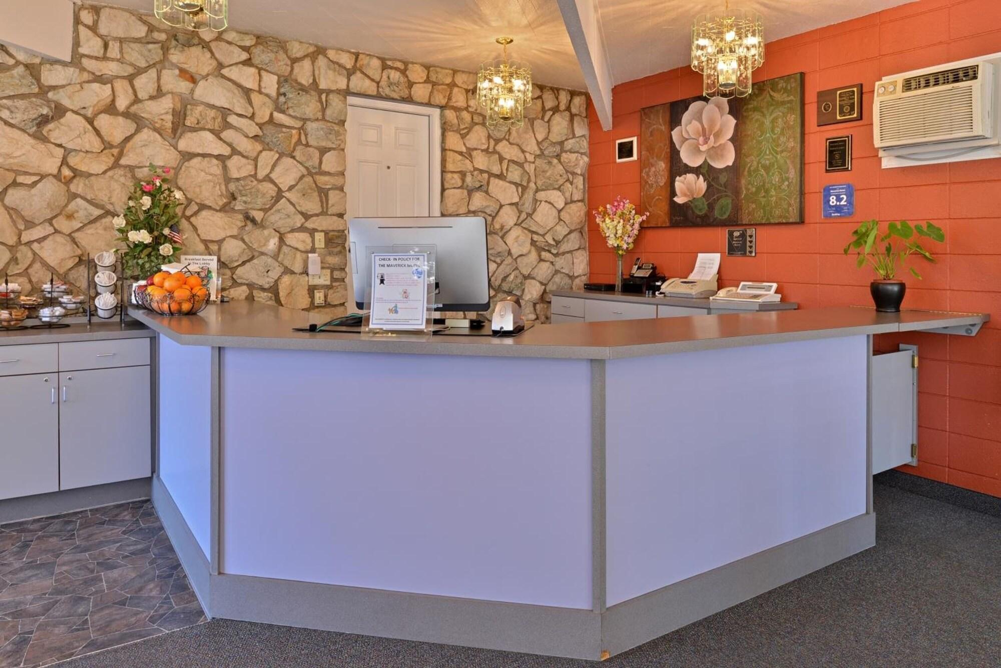 Vista Lobby Maverick Motel