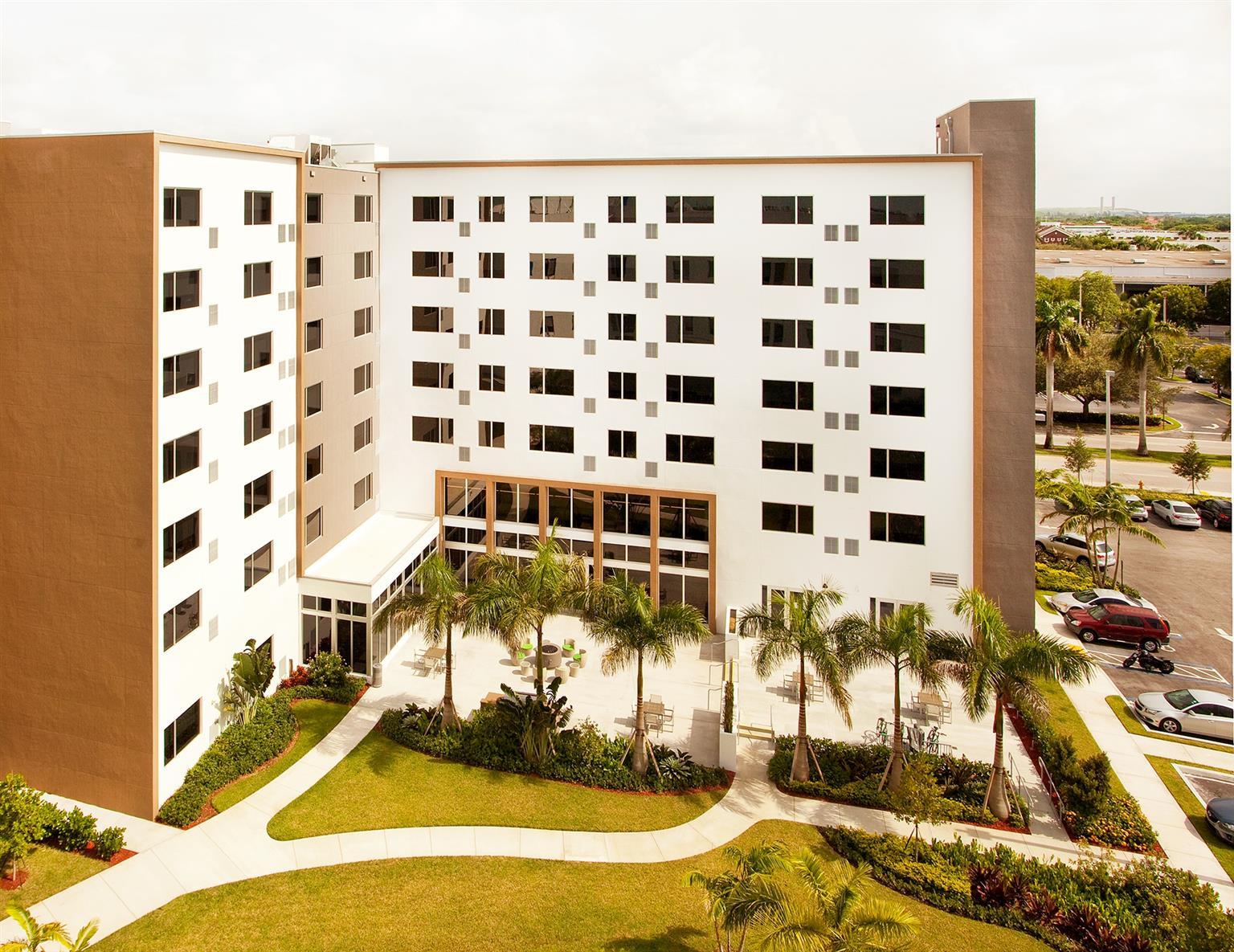 Vista Exterior Holiday Inn Miami Doral Area