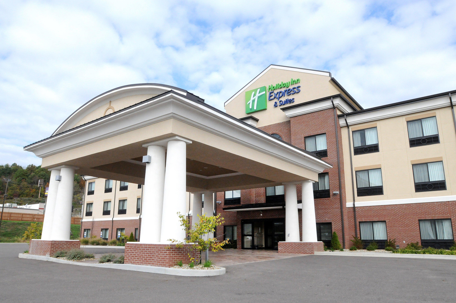 Vista Exterior Holiday Inn Express & Suites Cambridge by IHG
