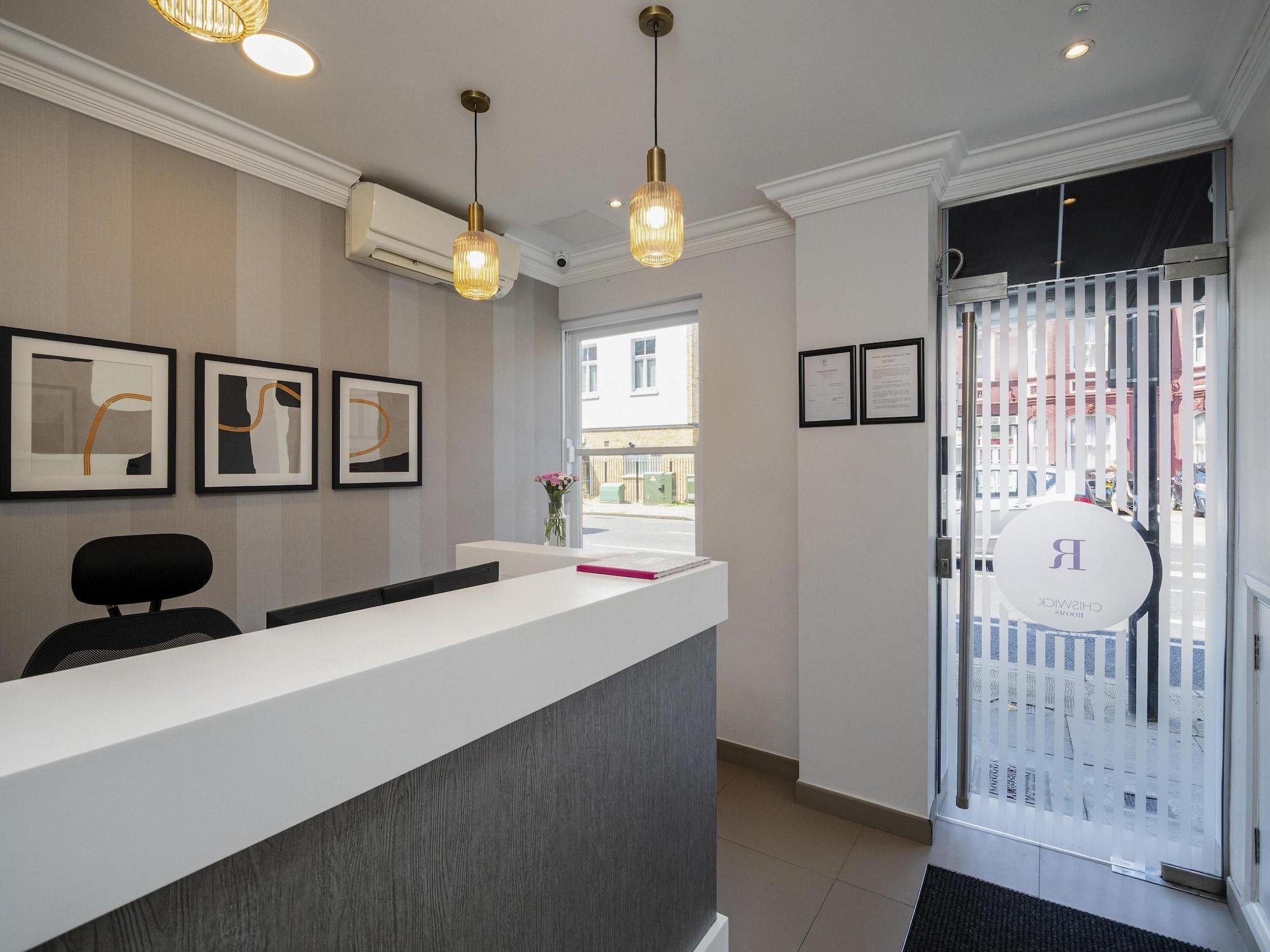 Vista Lobby Best Western Chiswick Rooms