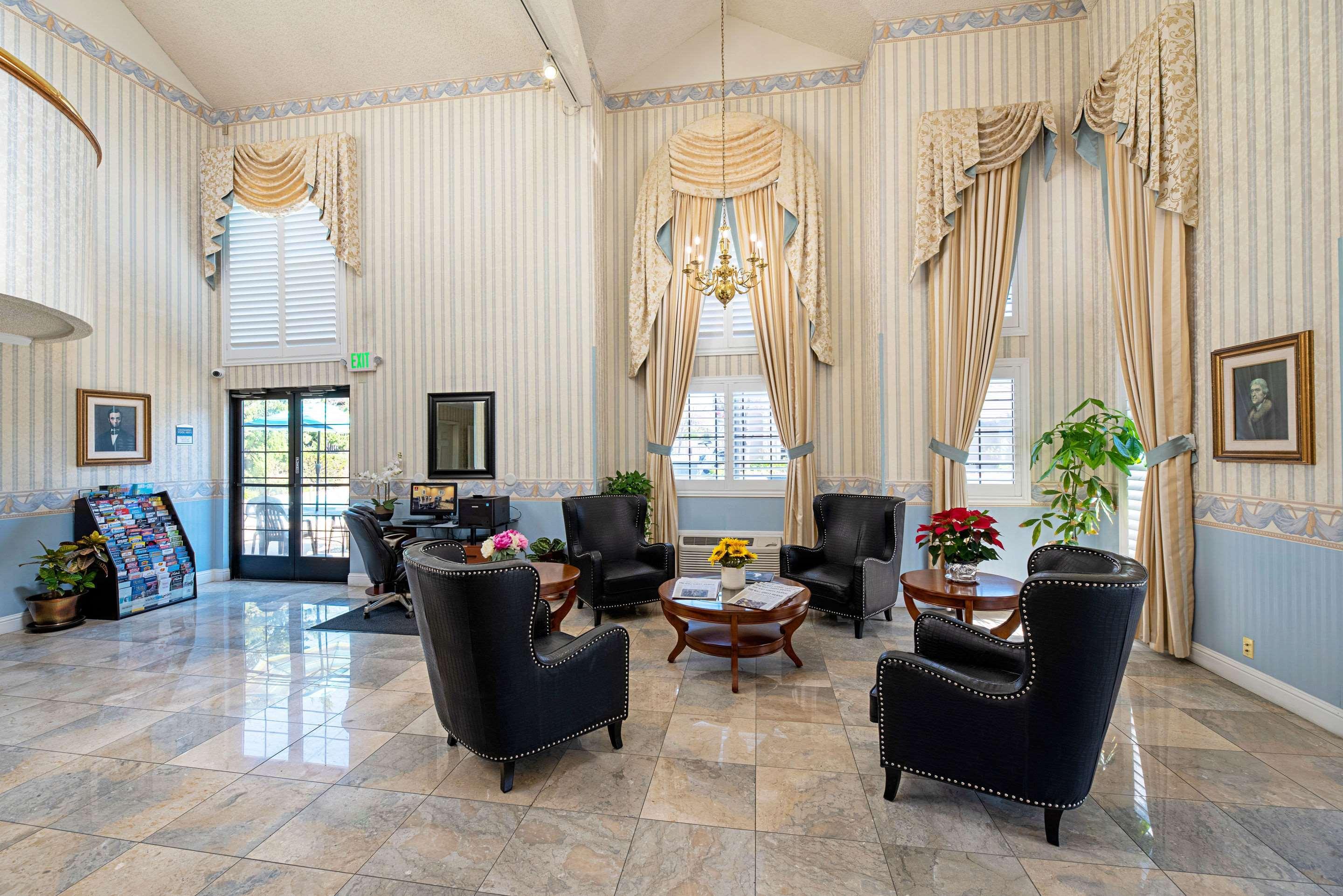 Vista Lobby Clarion Inn Silicon Valley