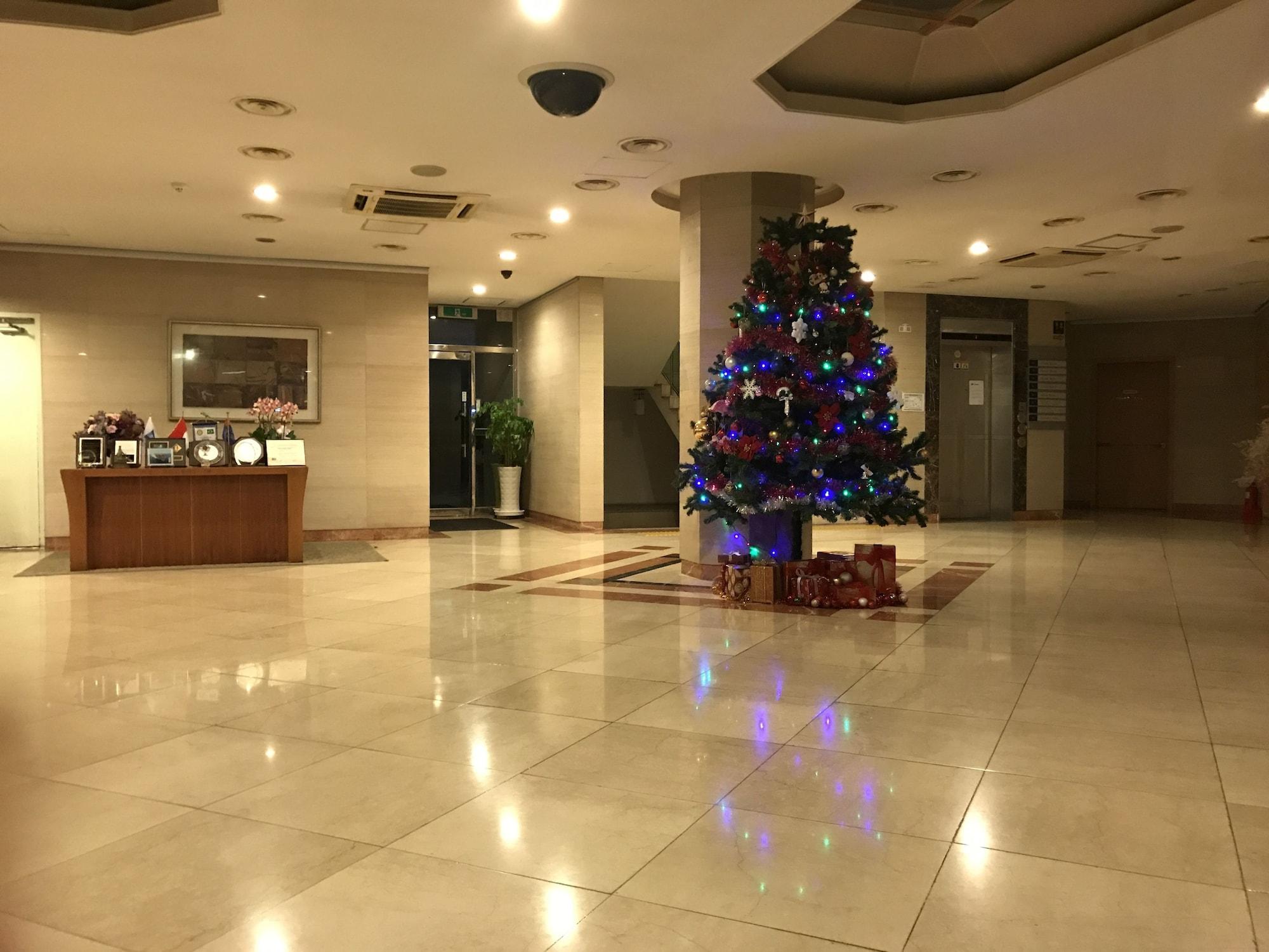 Vista Lobby Ocean View Hotel