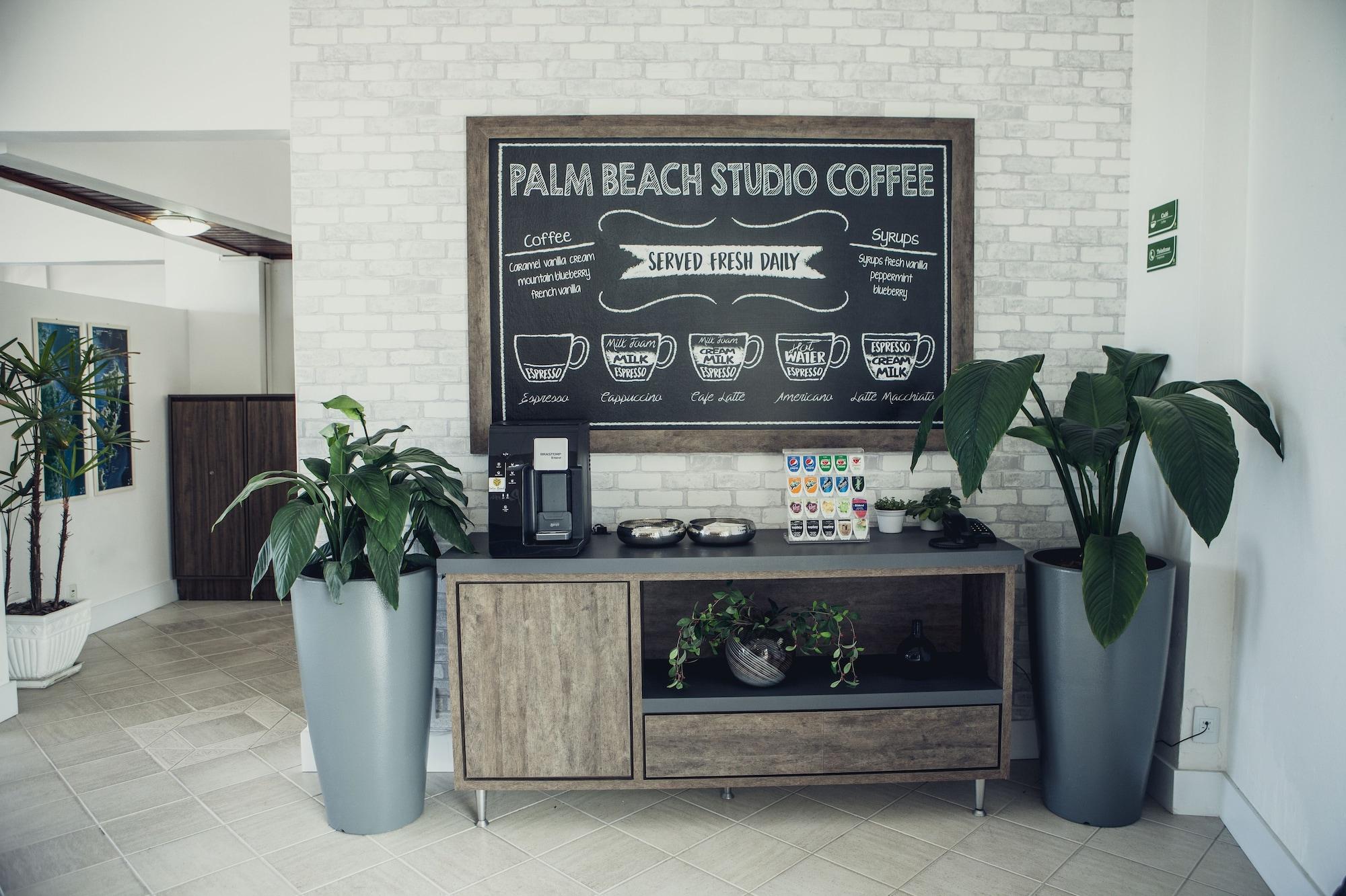 Vista Lobby Palm Beach Apart Hotel