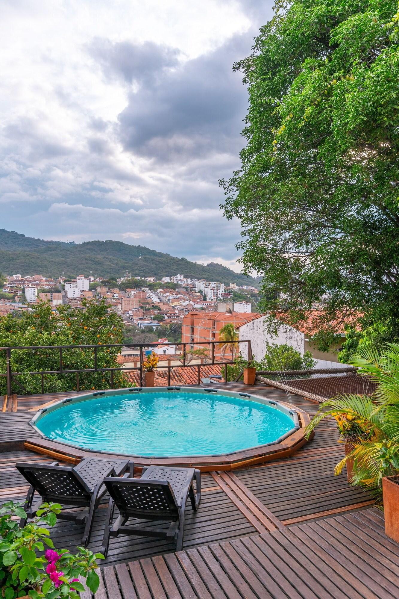 Varios Traveler Hostel