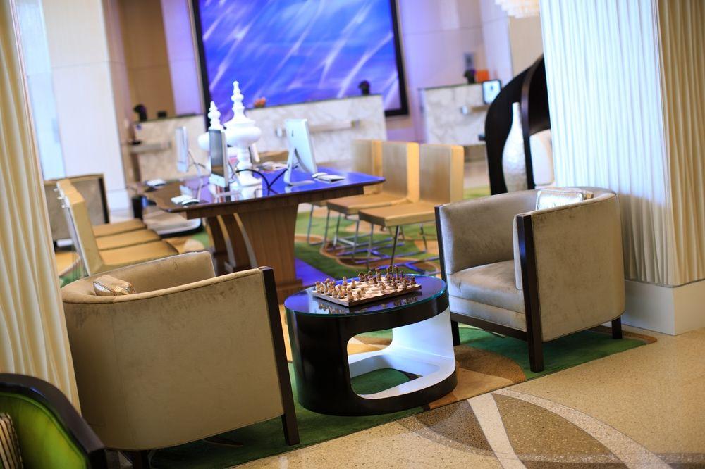 Vista Lobby Renaissance Arlington Capital View Hotel