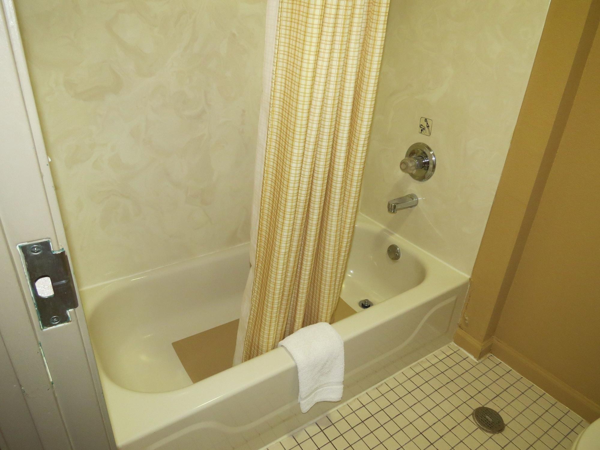 Equipamiento de Habitación First Western Inn Caseyville