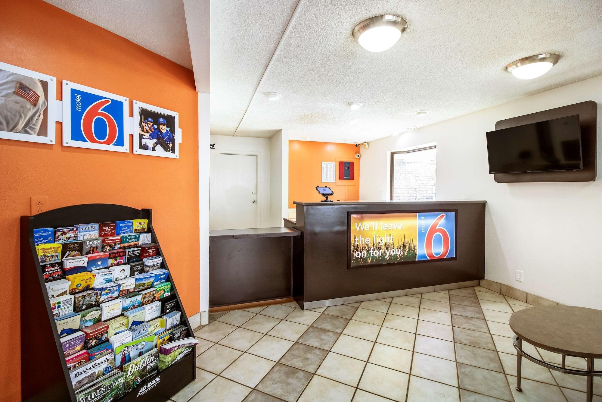 Vista Lobby Motel 6 Dayton, OH - Englewood
