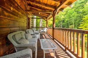 Alquiler Vacacional - Scenic Trade Cabin w/ Deck Near Boone & App State!