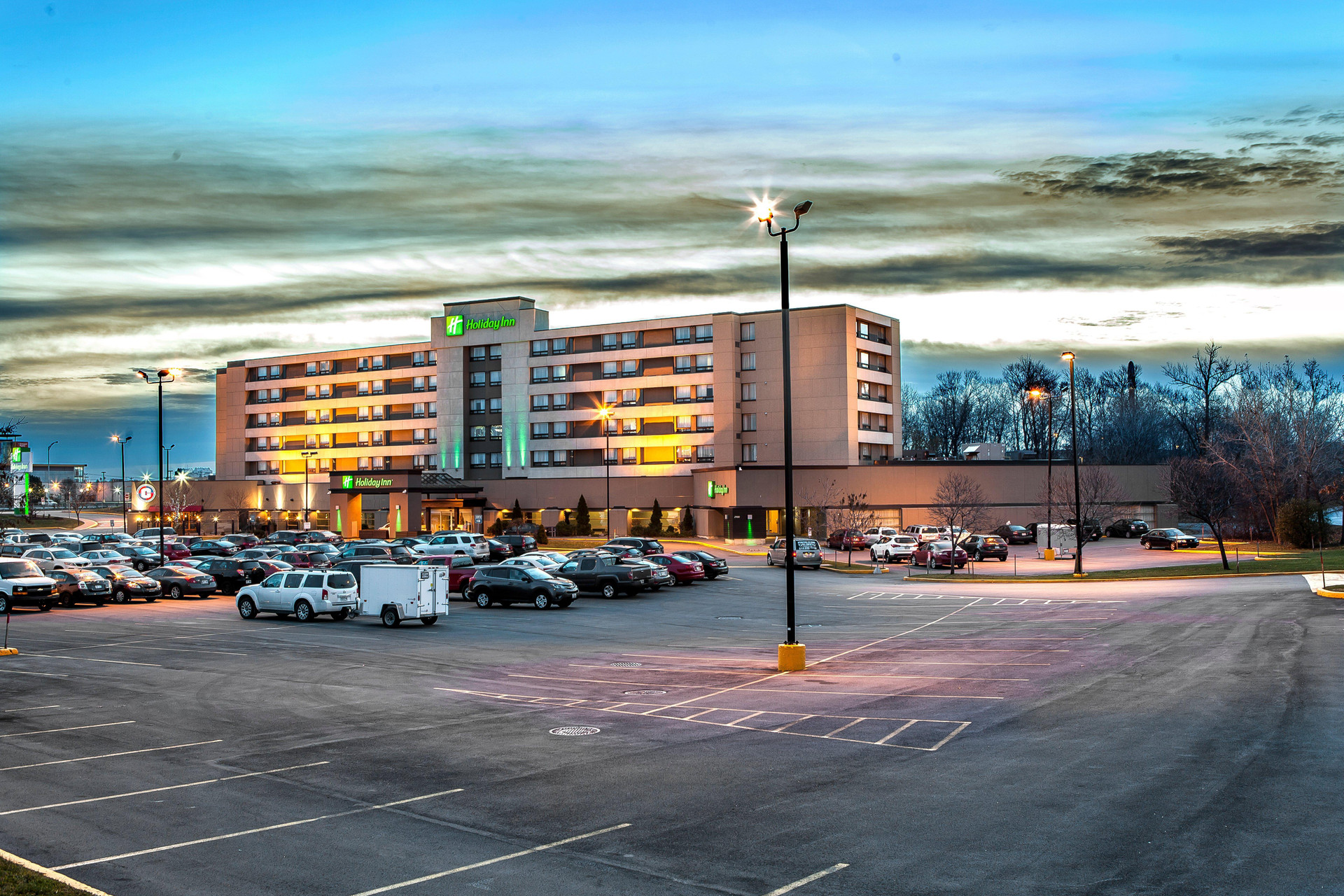 Vista Exterior Holiday Inn Laval Montreal
