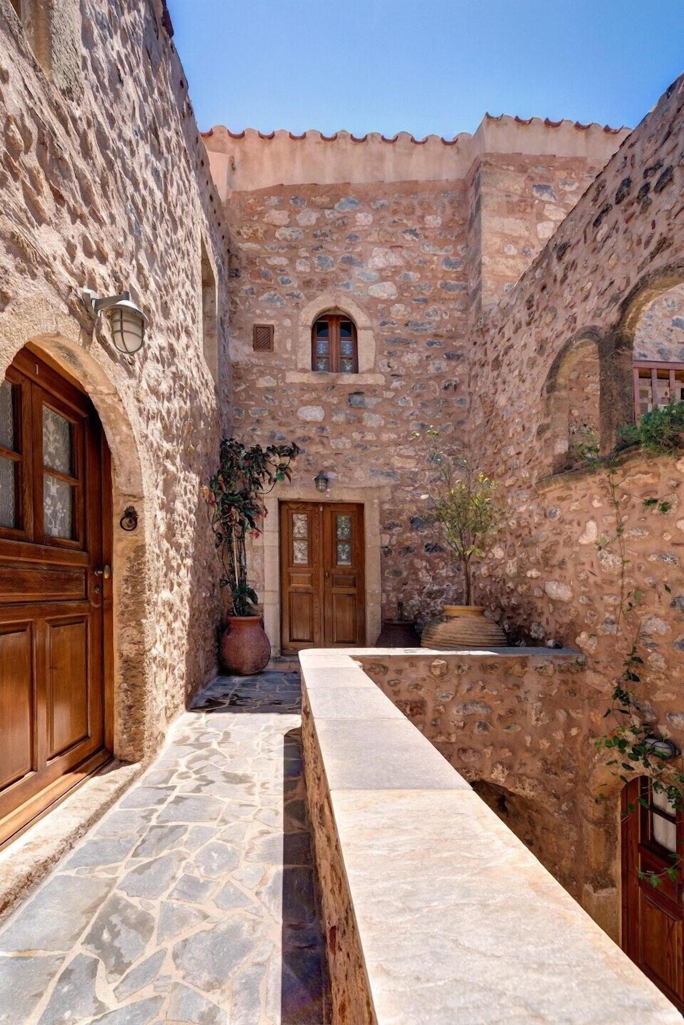 Vista Exterior Malvasia Traditional Hotel