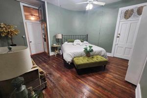 Alquiler Vacacional - RiverView Lux: 420 Friendly Green Room, with a secret room search