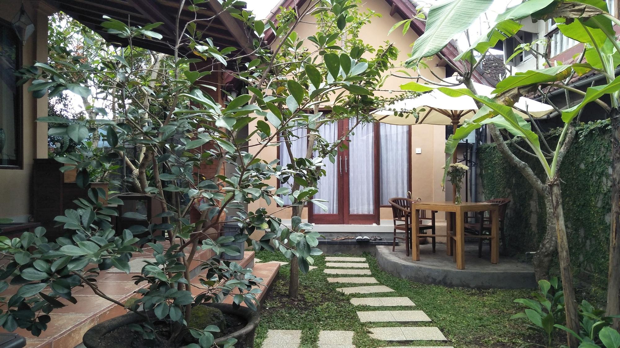 Vista Exterior Griya Sriwedari
