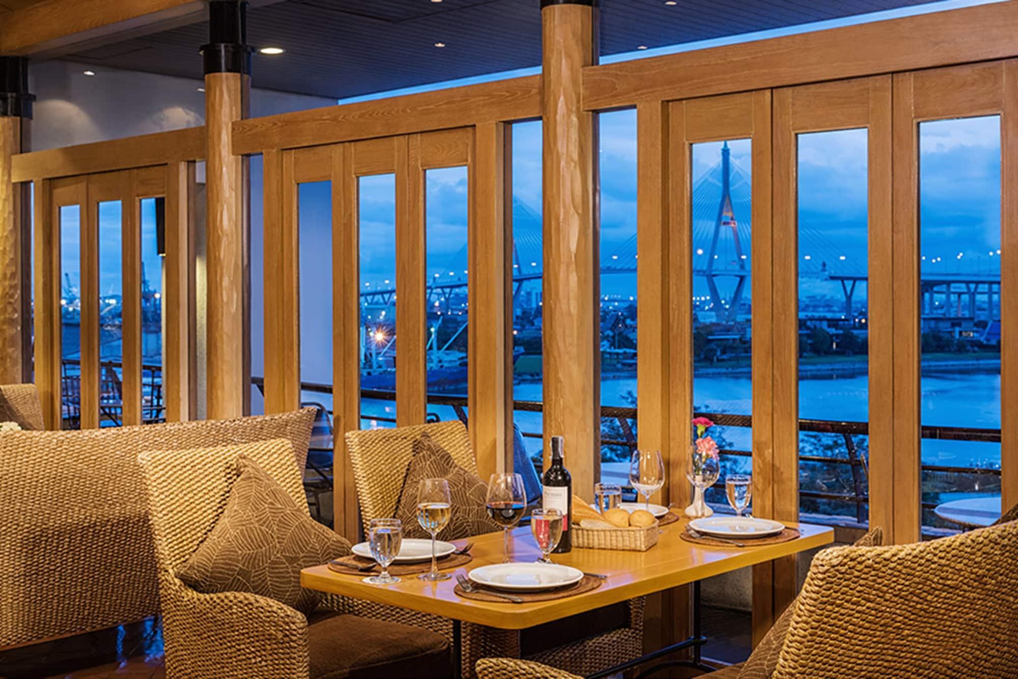 Restaurant Riverfront Bangkok