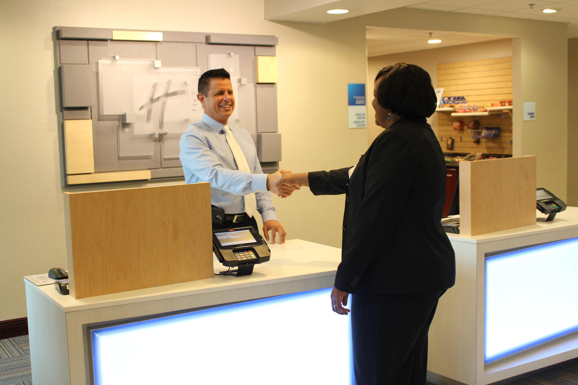 Vista Lobby Holiday Inn Express & Suites Mobile West I-10 by IHG