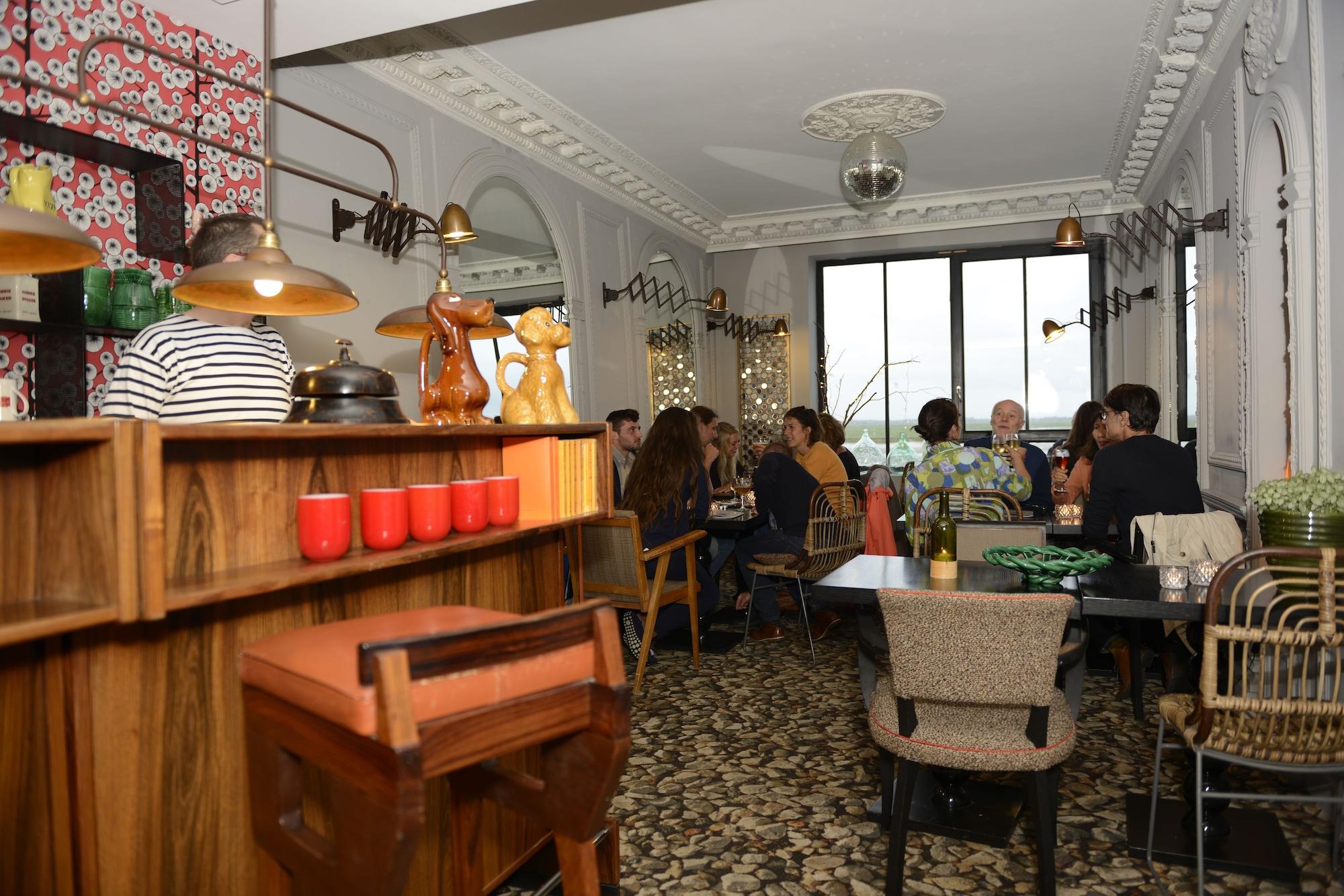 Bar/Salón Hôtel Les Pilotes