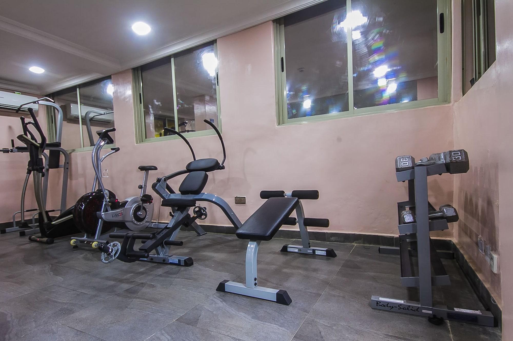 Gimnasio GolfView Suites & Conference Center