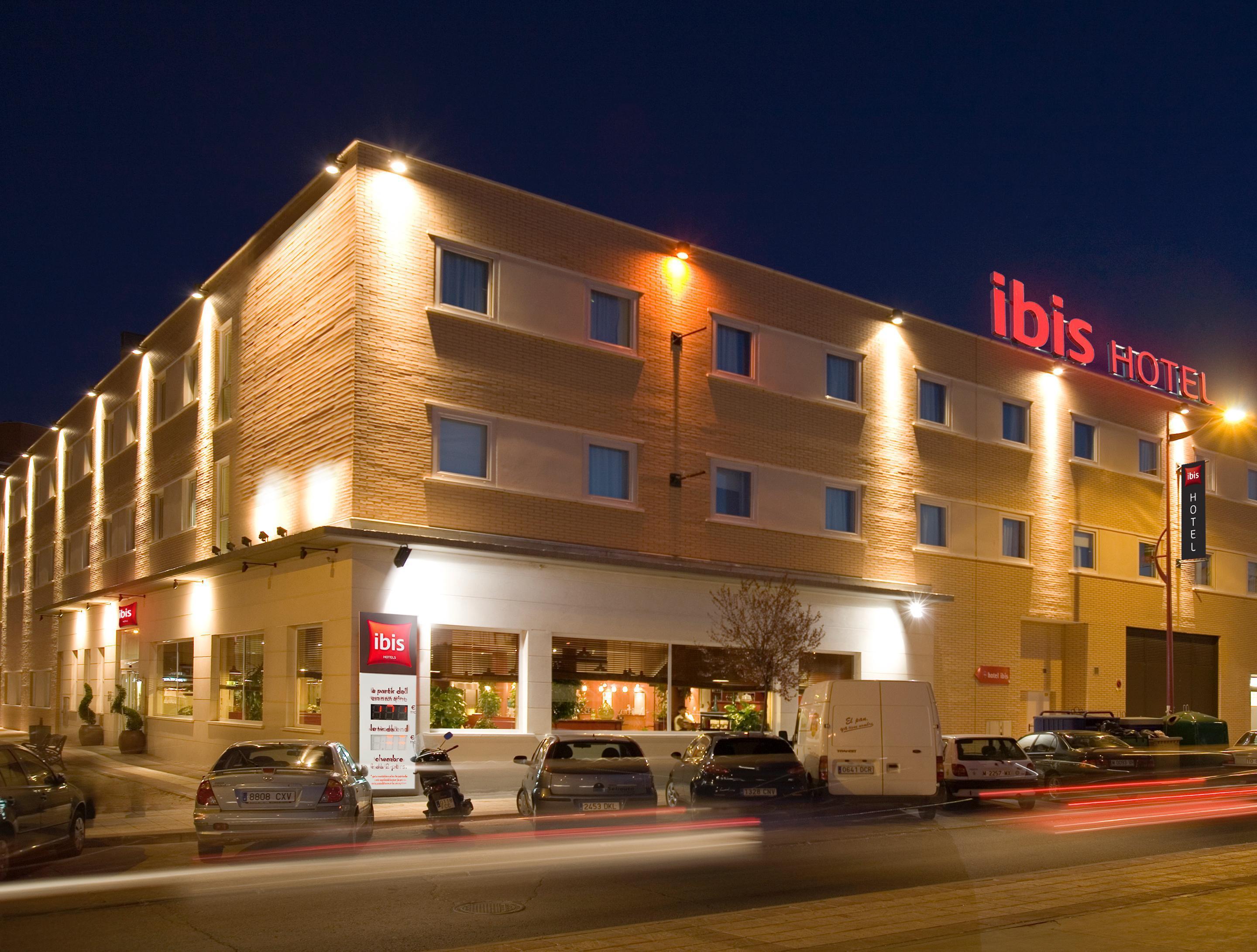 Vista Exterior Hotel ibis Madrid Getafe