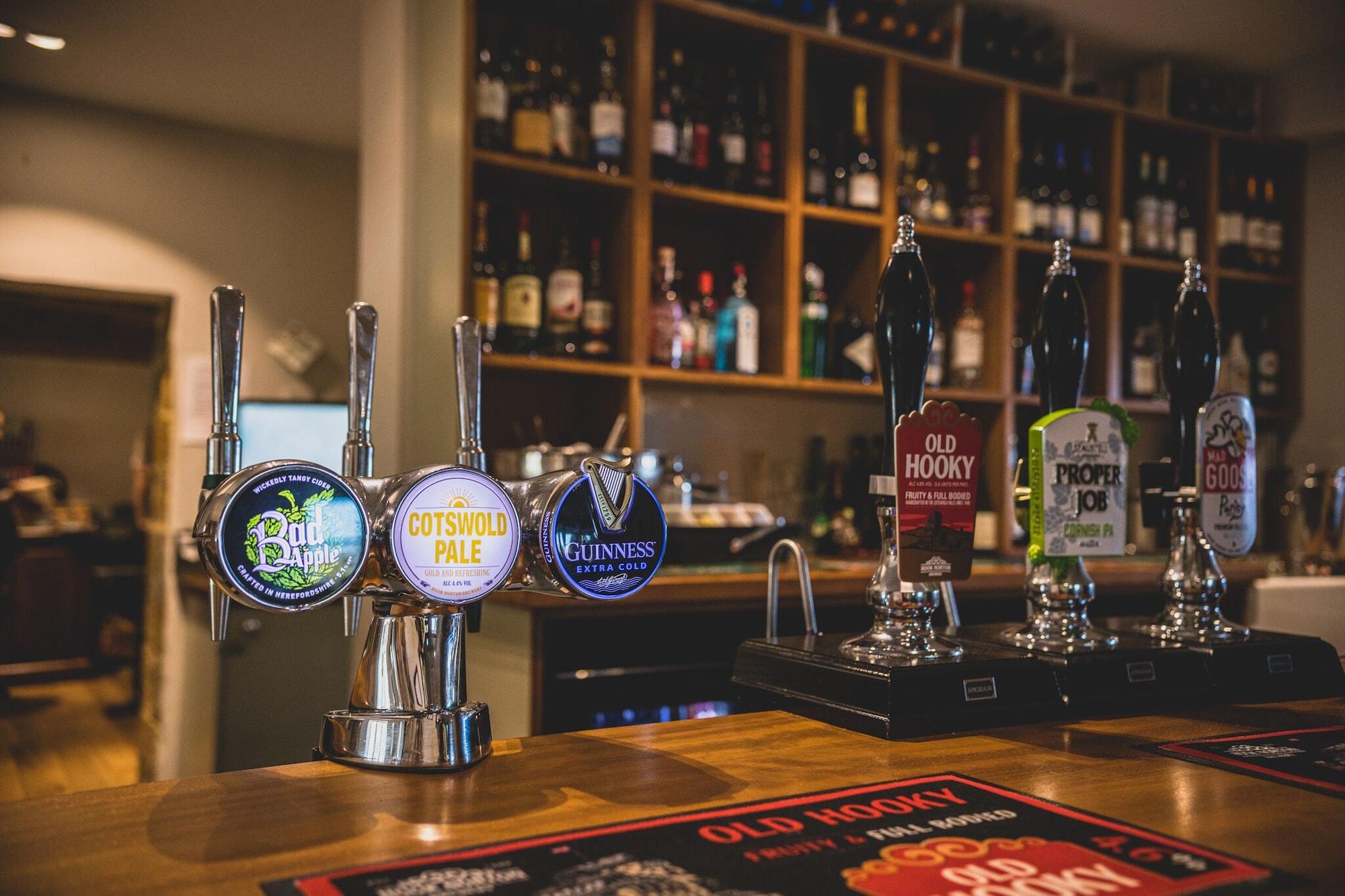 Comodidades del Alojamiento The Red Lion at Hellidon