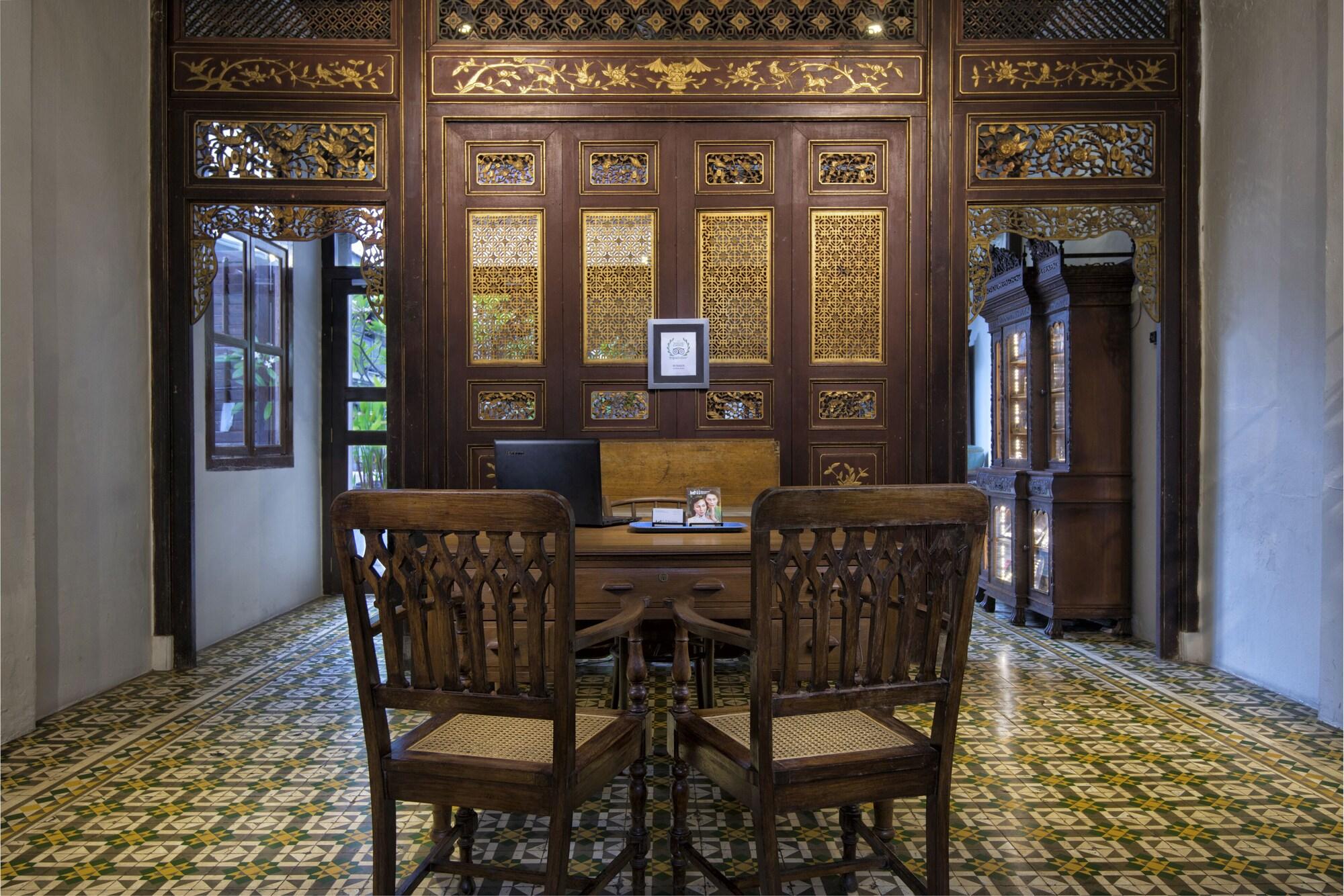 Vista Lobby Noordin Mews