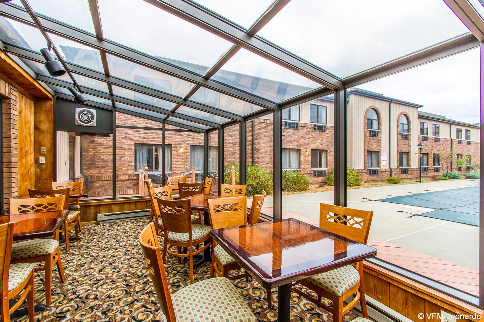 Vista Exterior Quality Inn And Suites