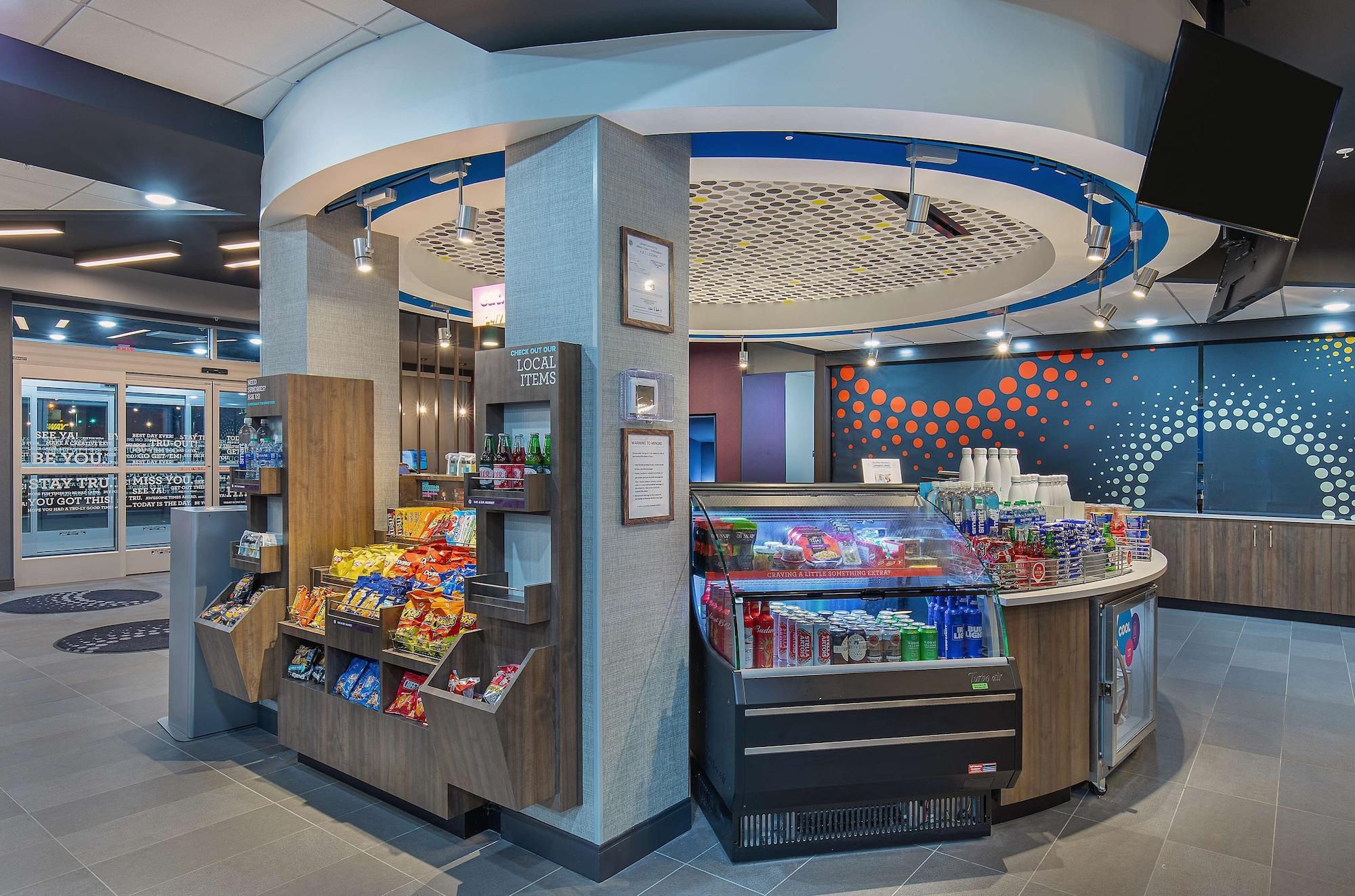 Bar/Salón Tru by Hilton University Medical Center