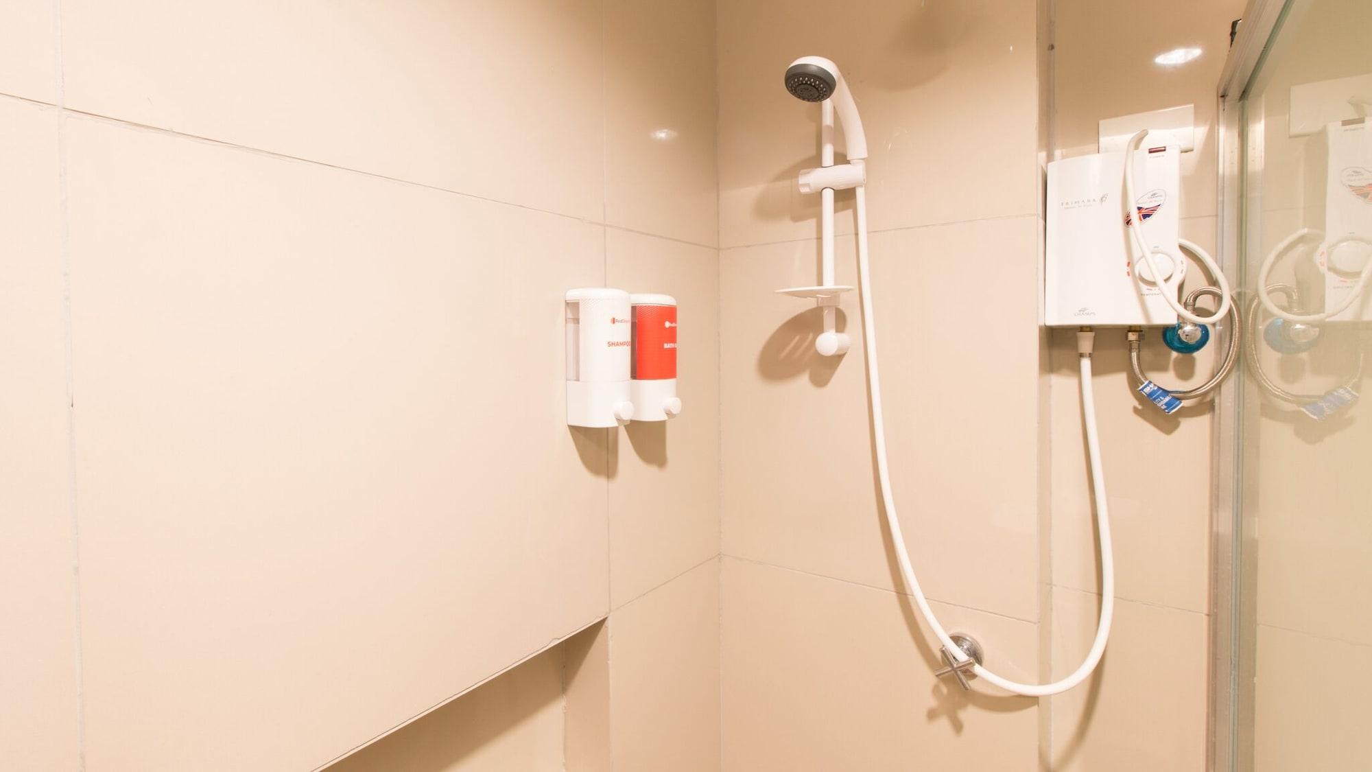 Equipamiento de Habitación RedDoorz Plus @ Diola Villamonte Bacolod