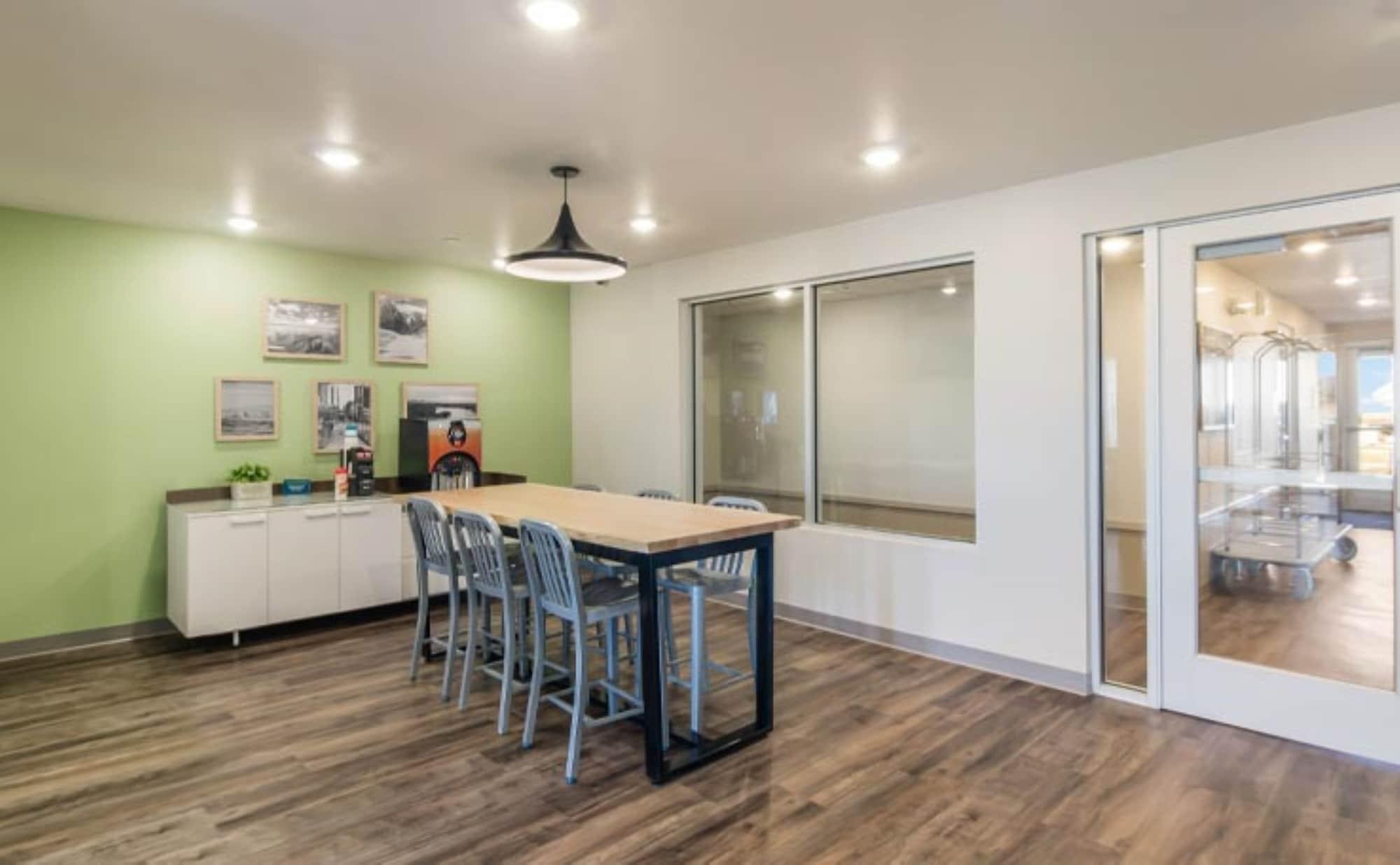Restaurant Woodspring Suites Bluffdale Salt Lake City