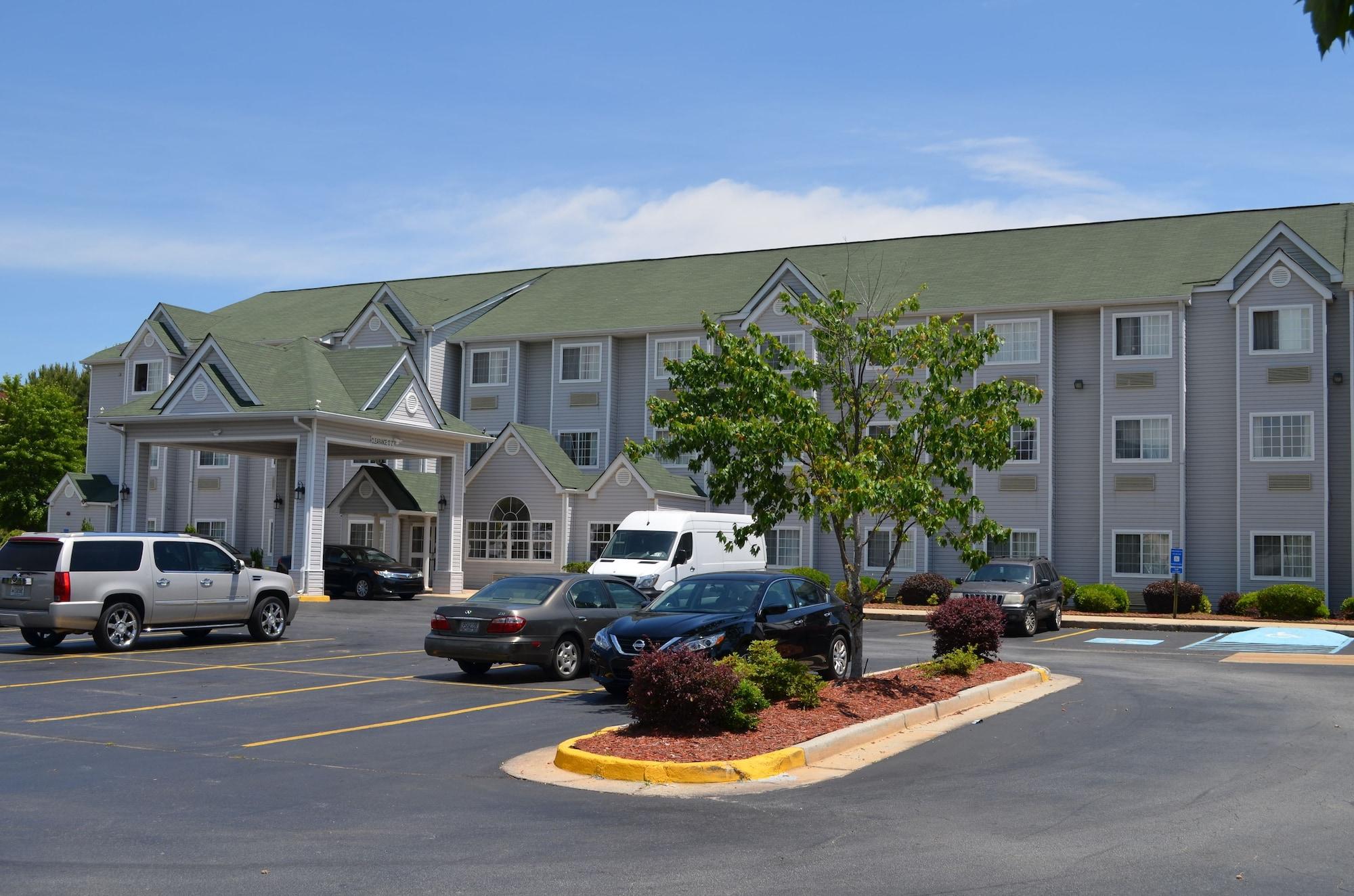 Vista Exterior Stay Express Inn & Suites Atlanta
