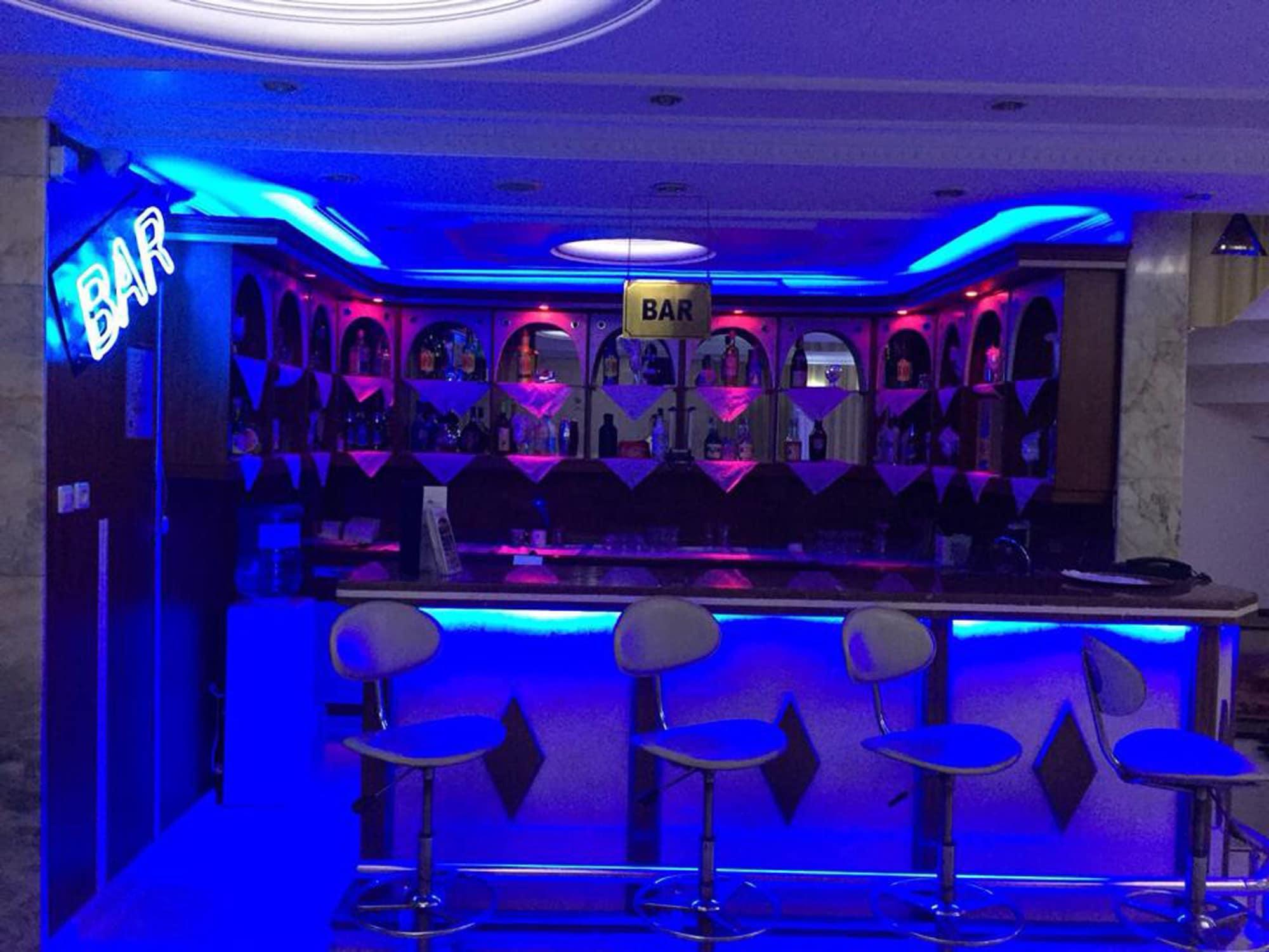 Bar/Salón Grand Mark Hotel