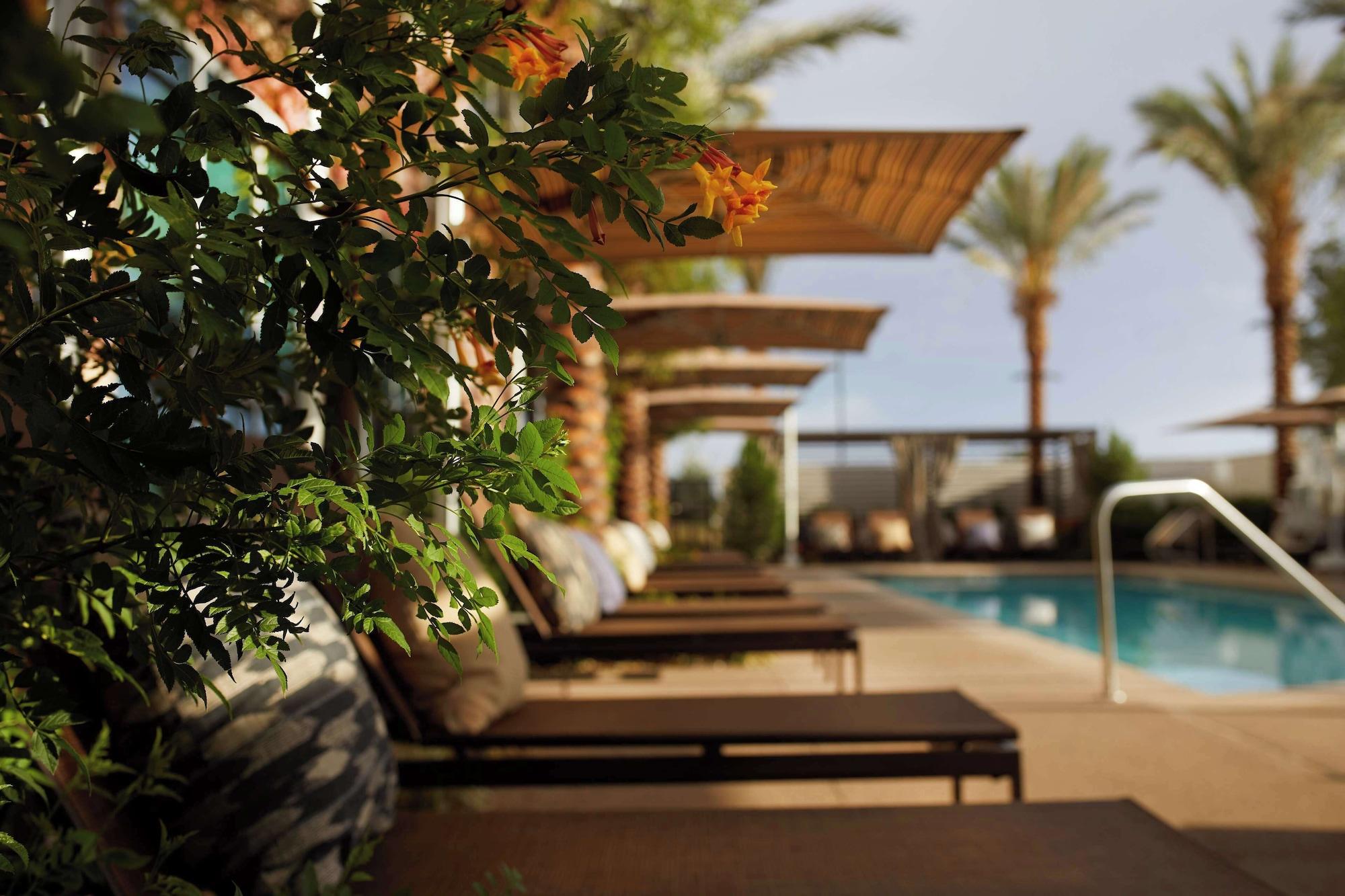 Vista Piscina Hyatt Place Las Vegas at Silverton Village