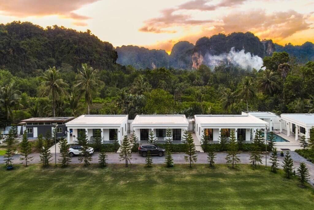 Varios Tarn Villa Krabi