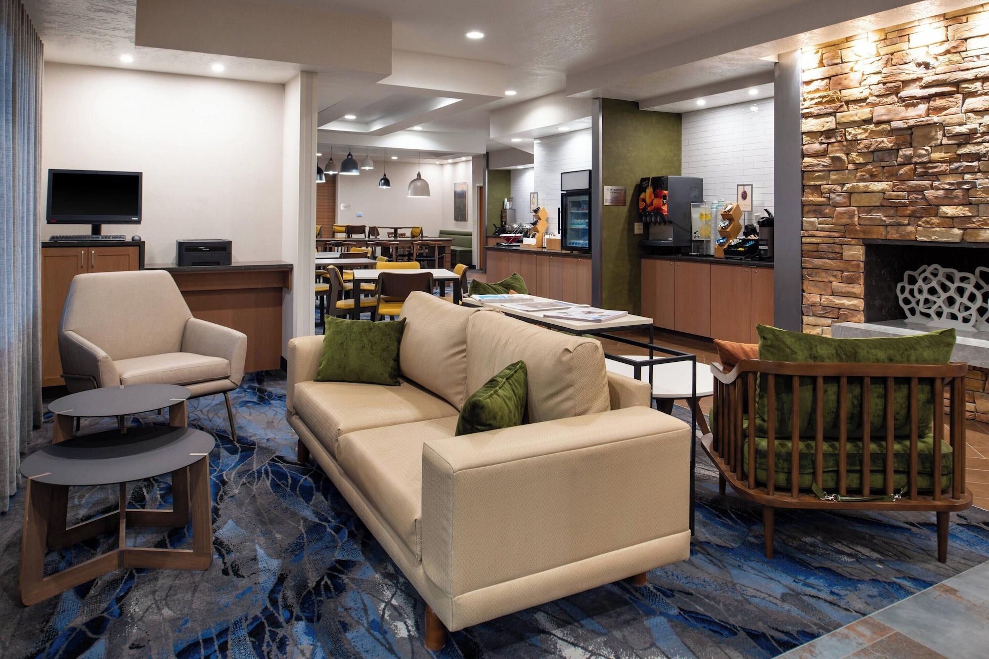 Vista Lobby Fairfield Inn & Suites by Marriott Beloit