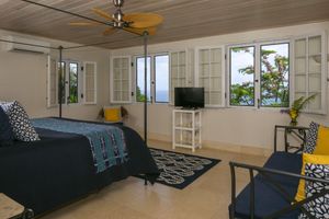 Alquiler Vacacional - Stunning views! Infinity pool. 5* South Shore home.