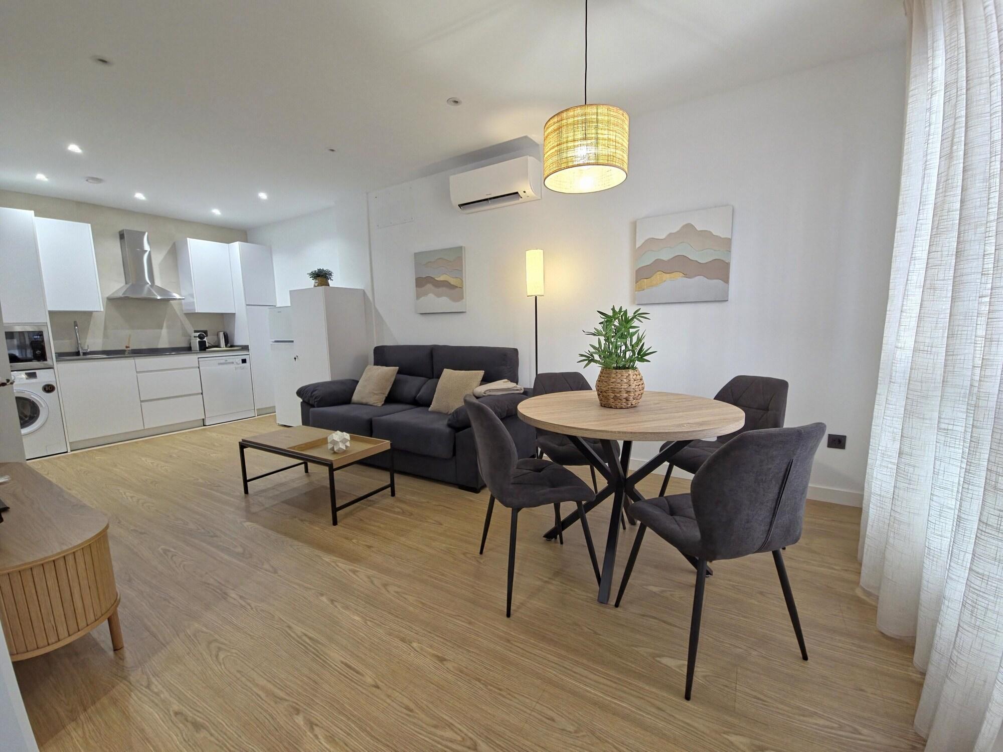 Varios Apartamentos Picasso by gaiarooms