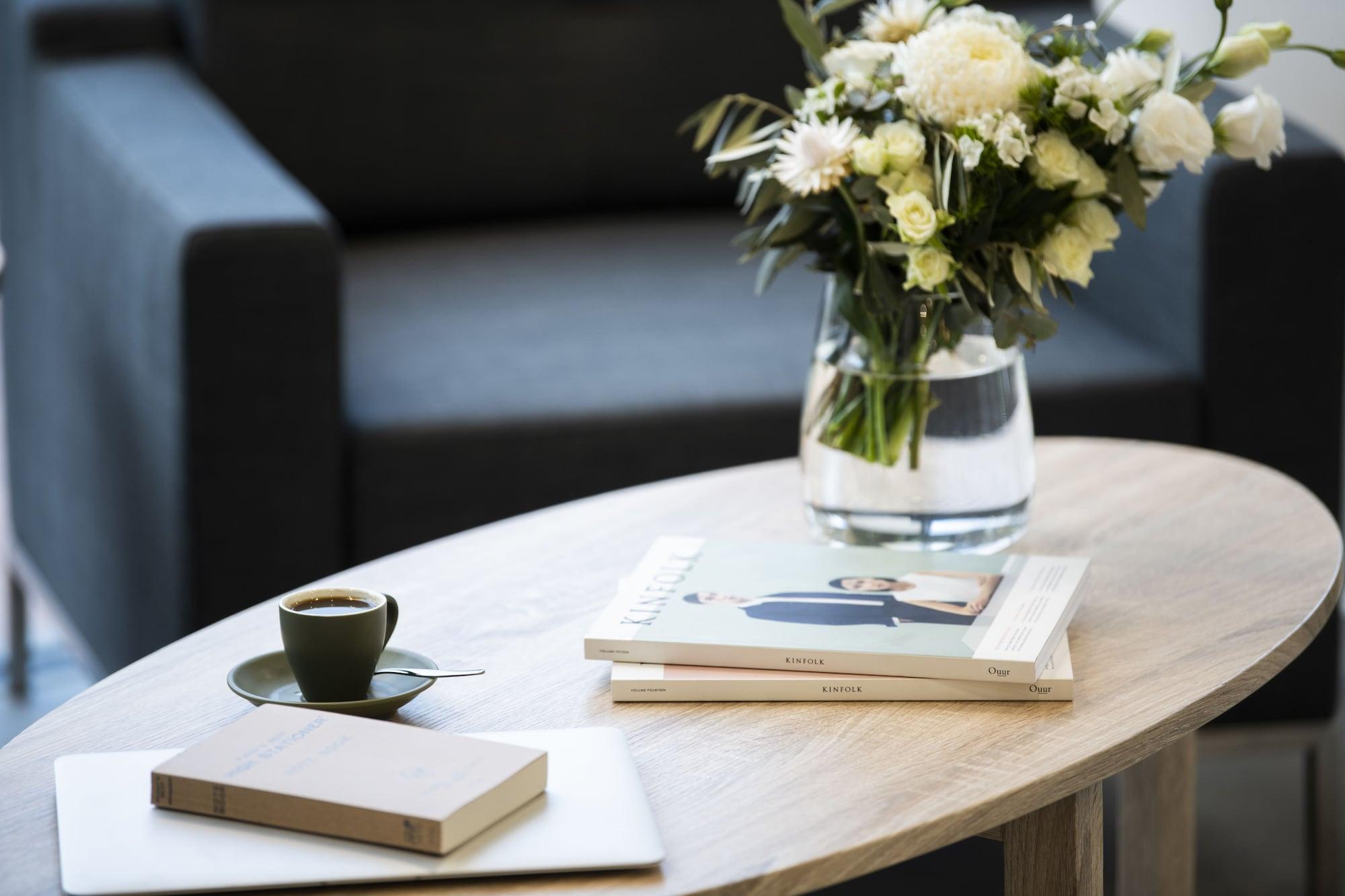 Vista Lobby Abode Kingston