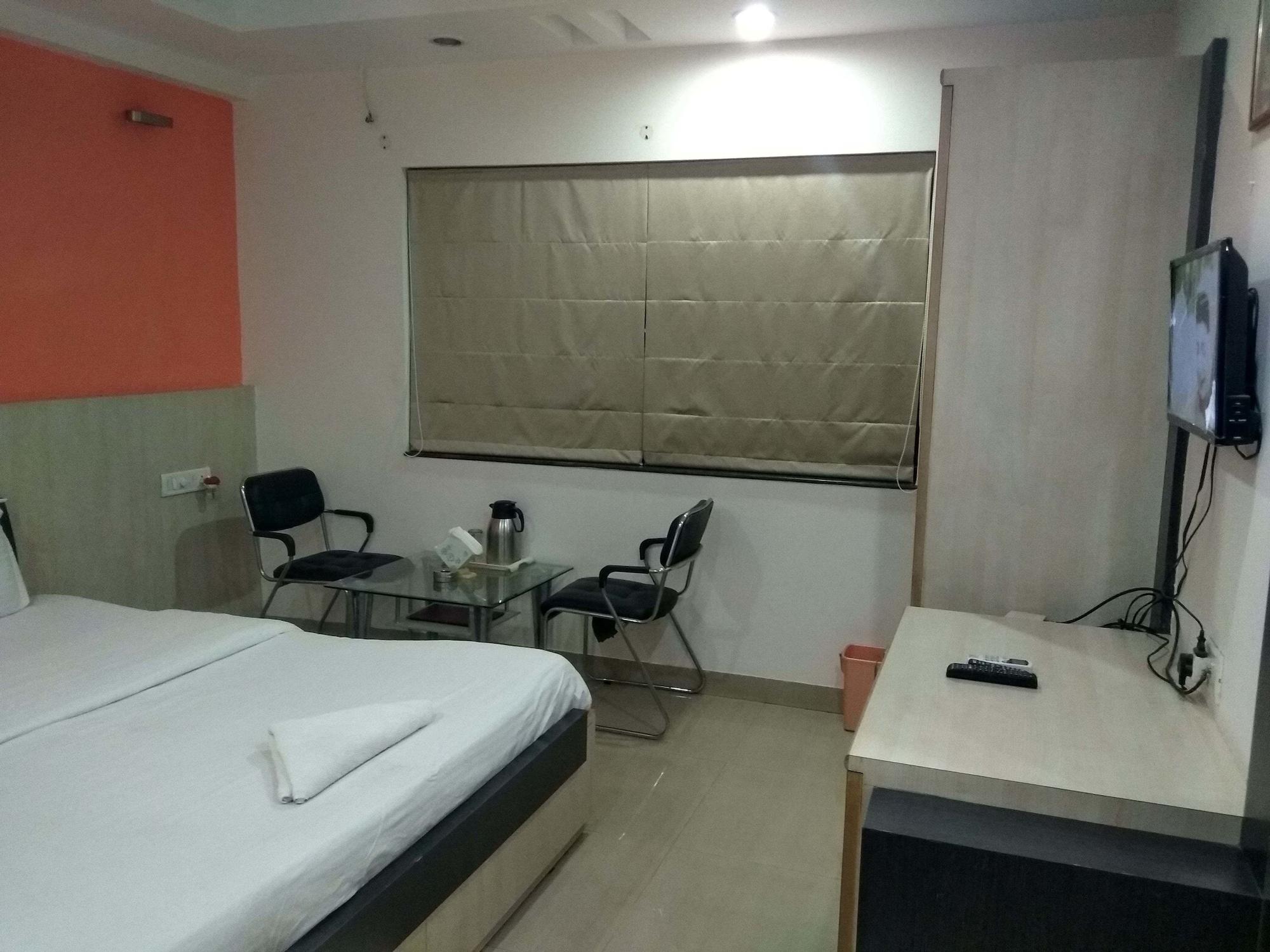 Varios JK Rooms 122 Shaheen Lodging & Boarding