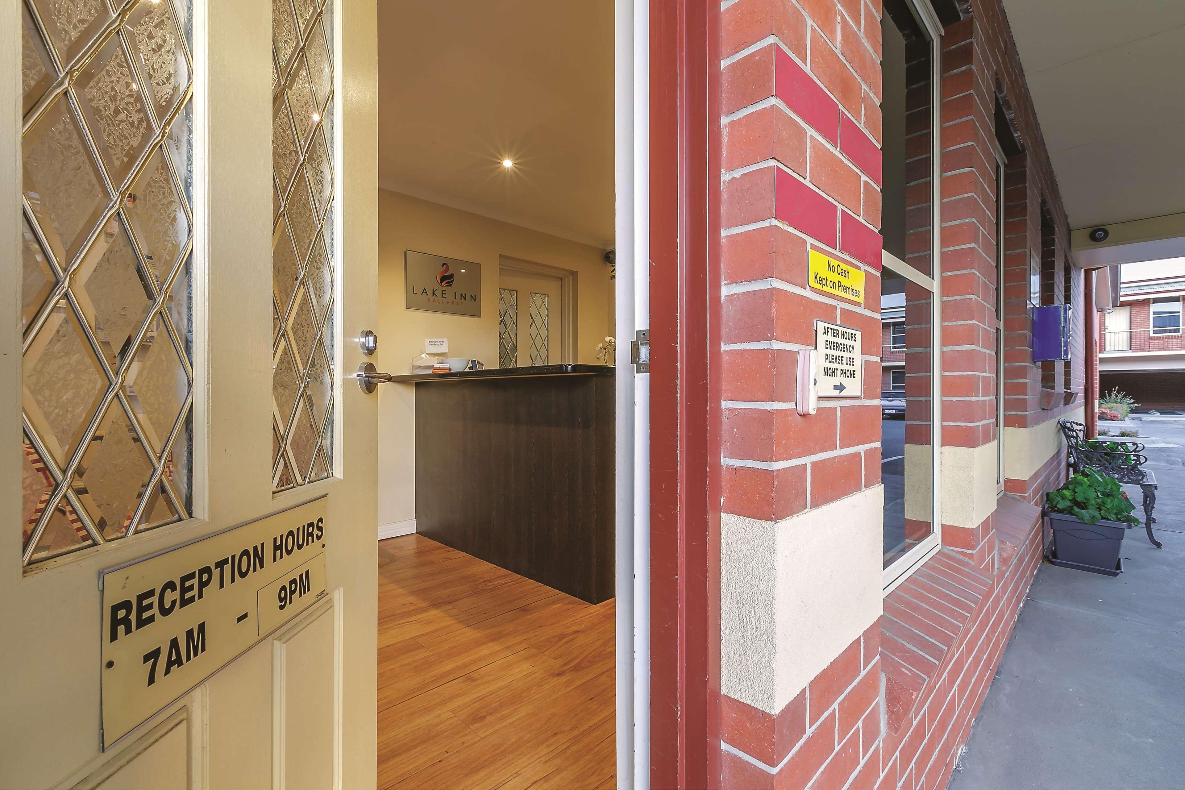 Vista Lobby Lake Inn Ballarat