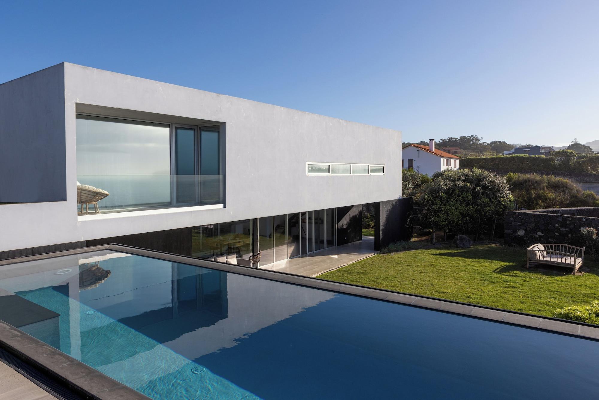 Vista Exterior White Exclusive Suite & Villas