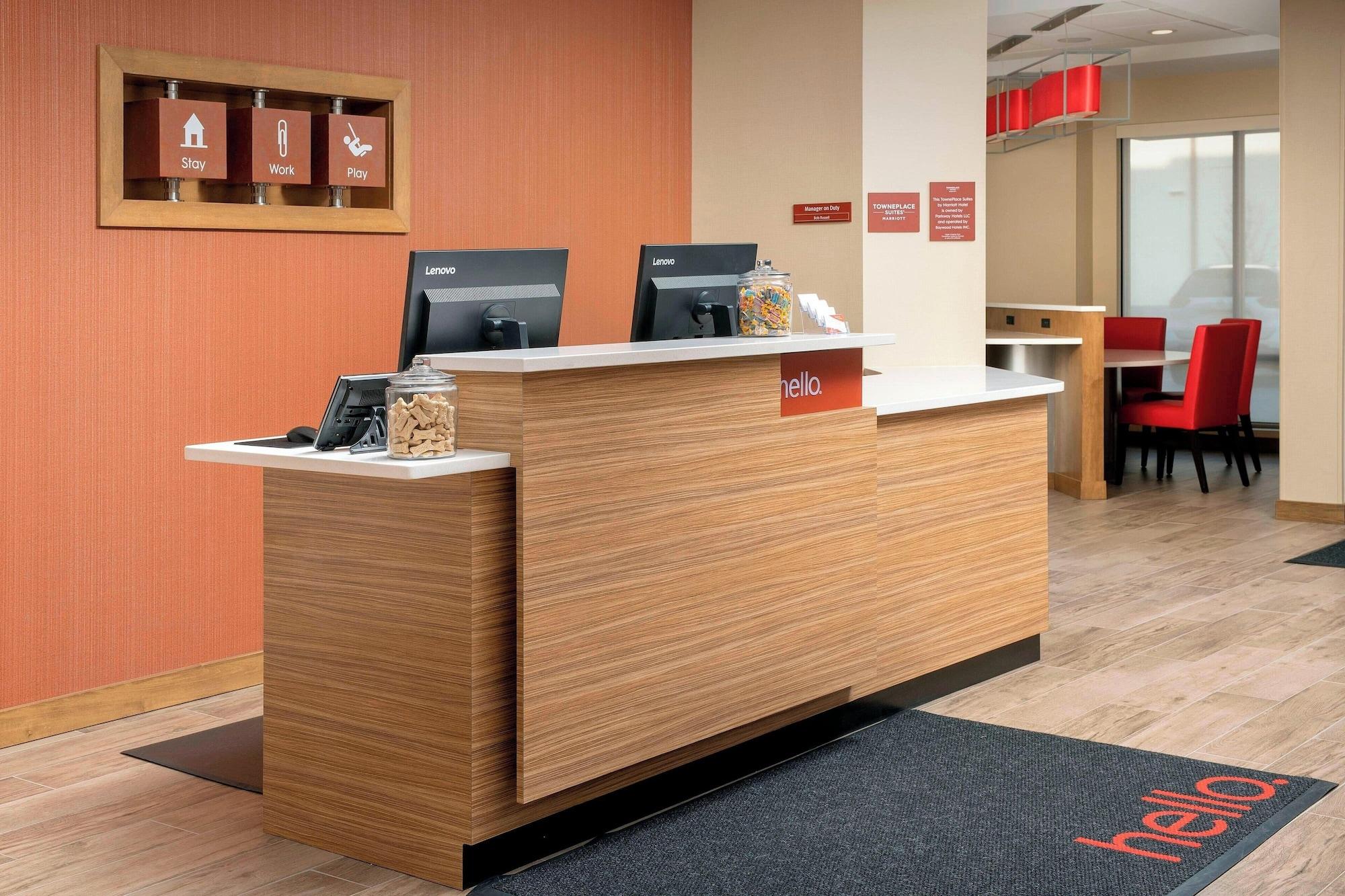 Vista Lobby TownePlace Suites by Marriott College Park