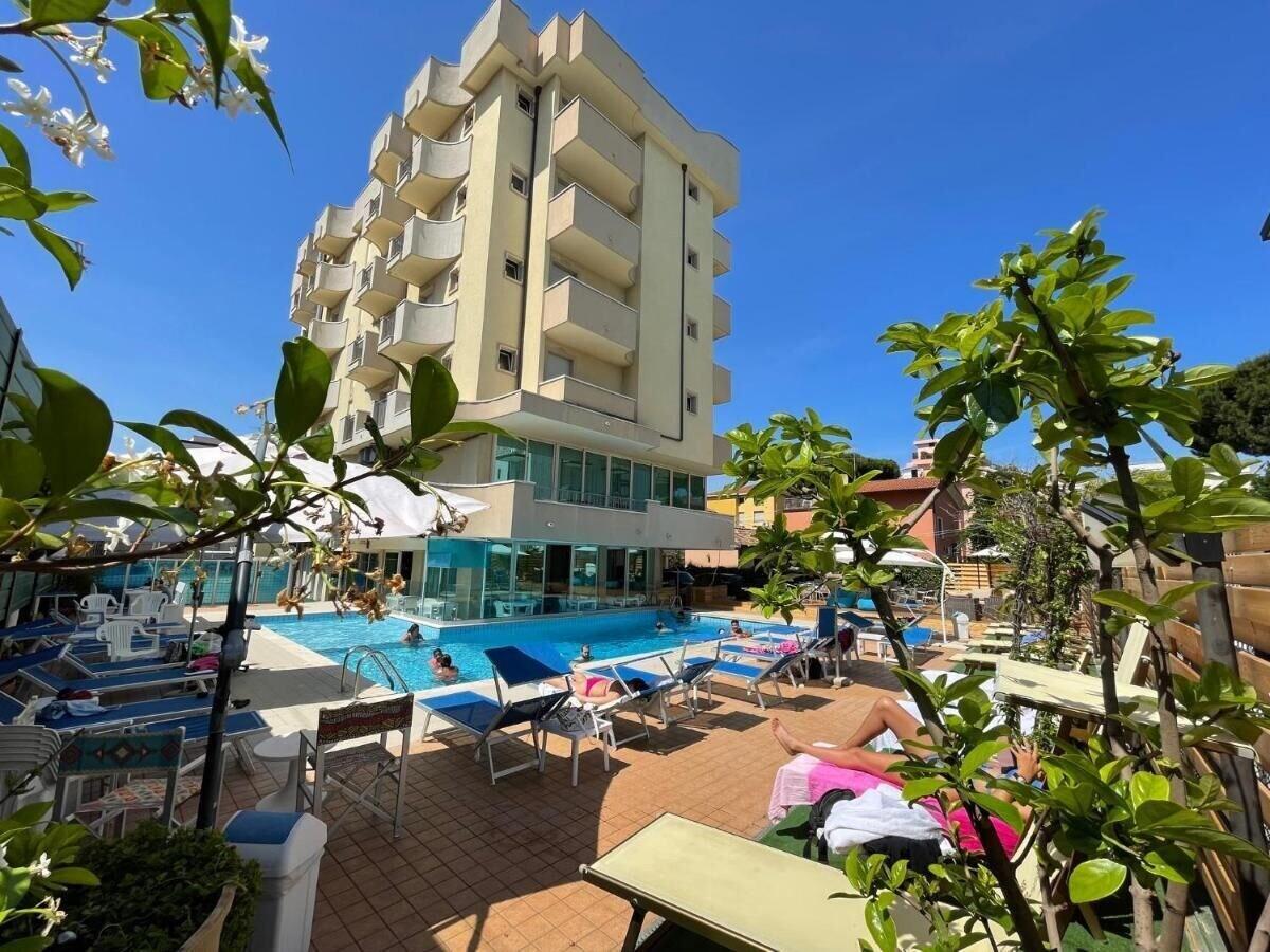 Varios Hotel Apogeo